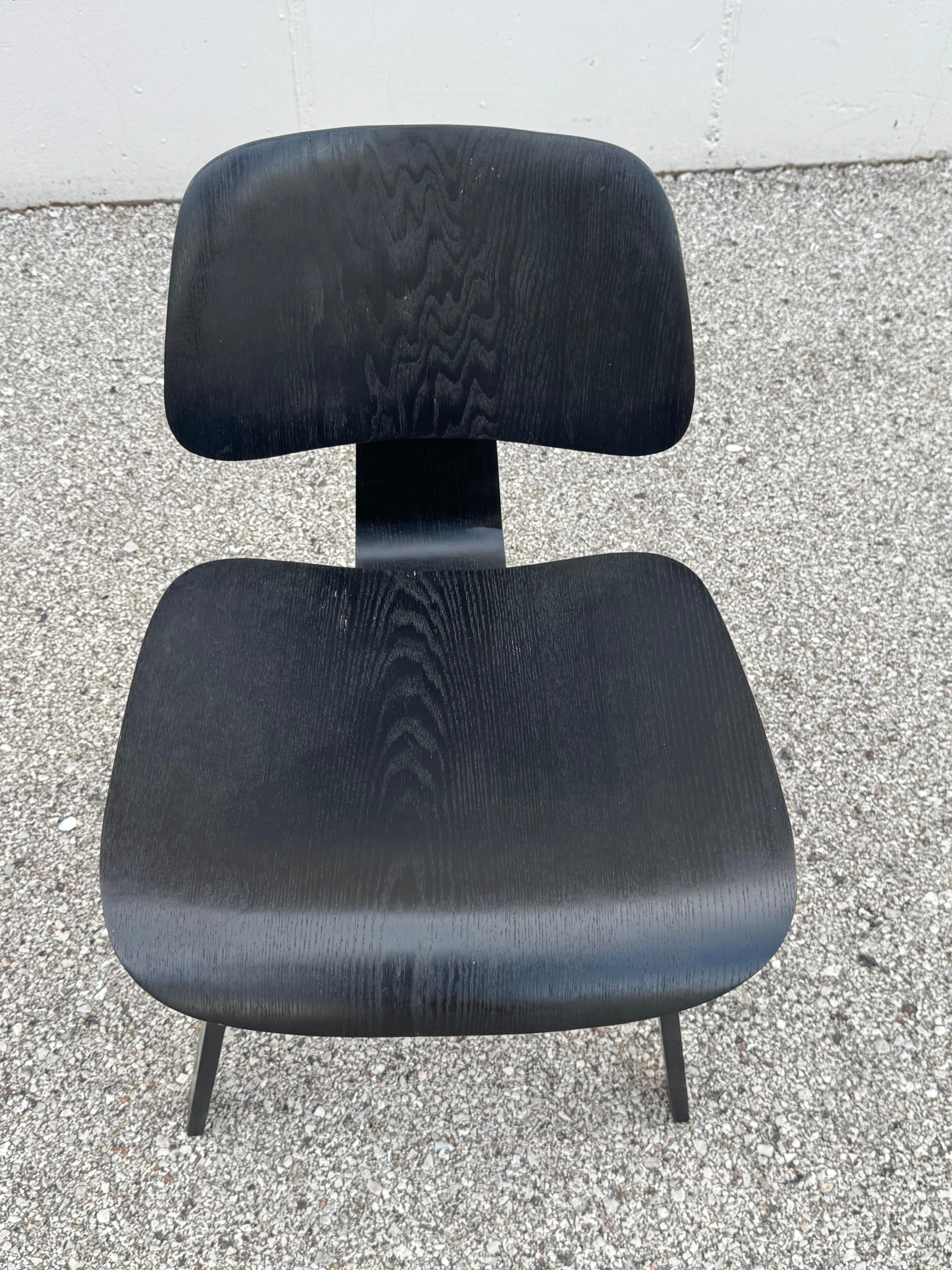 Mid-20th Century 4 Vintage Charles & Ray Eames Ebonized Plywood DCW Chairs for Herman Miller For Sale