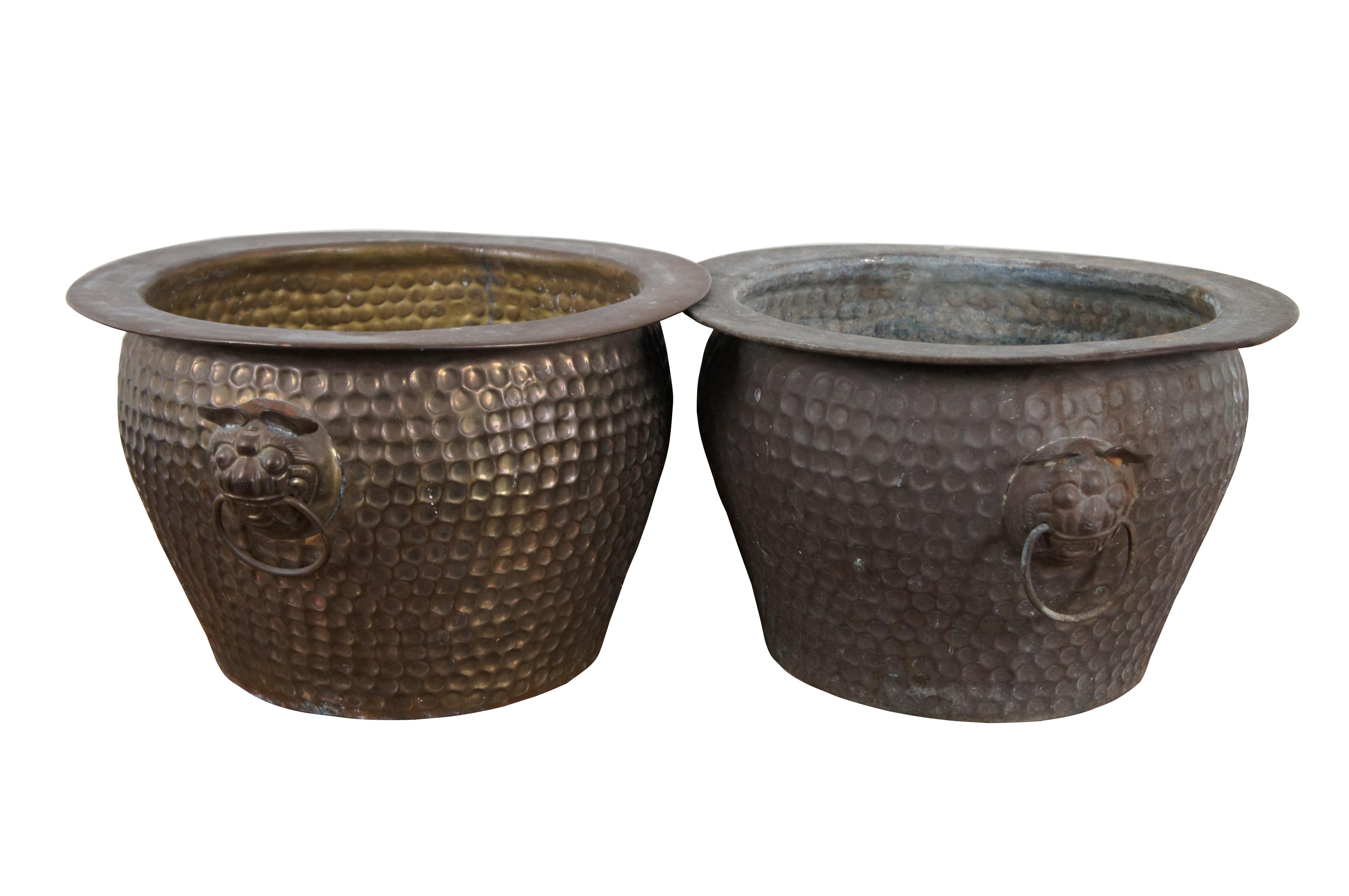 Chinoiserie 4 Vintage Chinese Hammered Brass Nesting Foo Dog Planters Jardinieres Cachepots For Sale