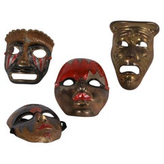 4 masques de carnaval vintage en cuivre magnifiquement décorés des années 60