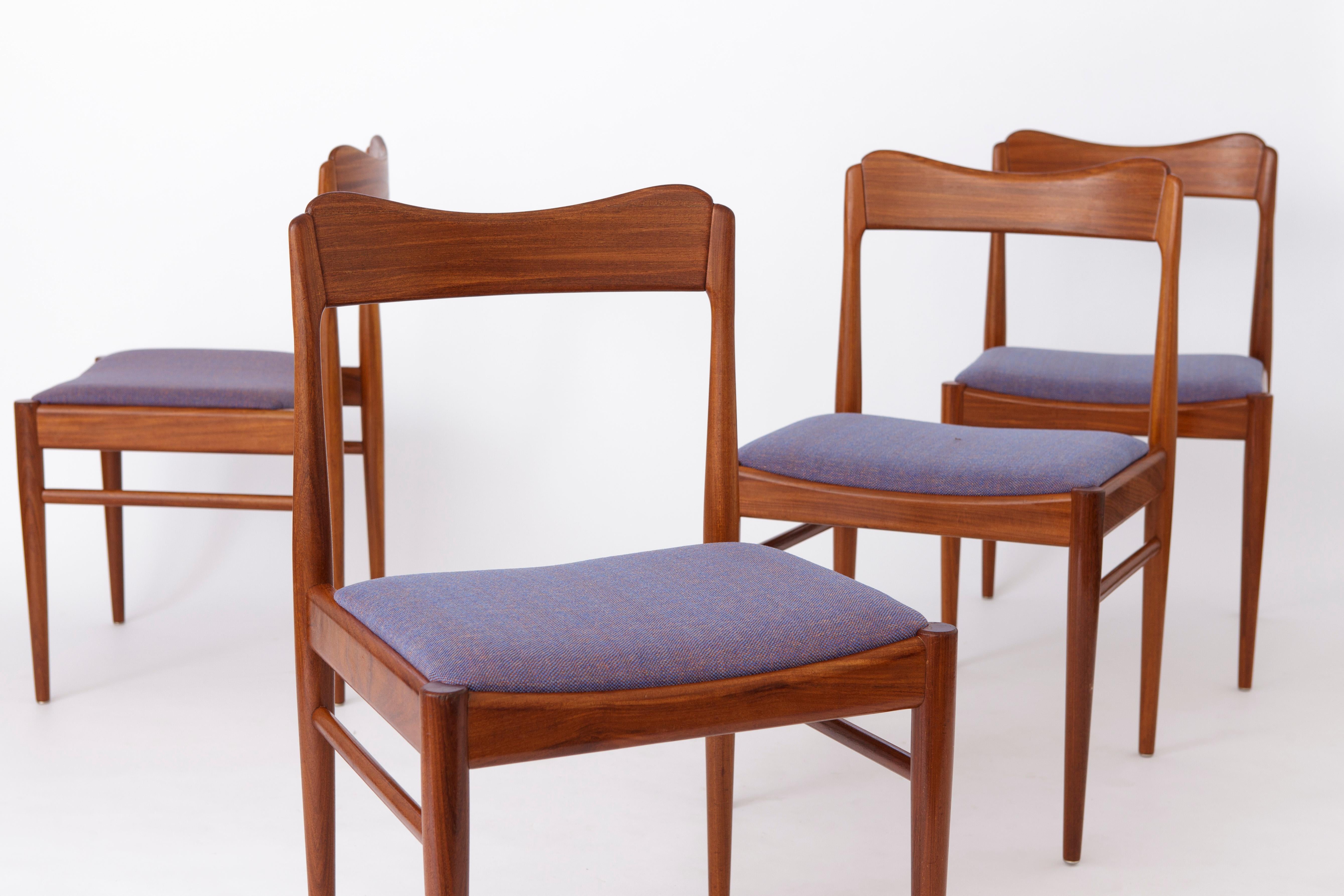 Set of 4 dining chairs. Danish origin. 
Unknown manufacturer. 
Displayed price is for a set of 4. 

Sturdy teak chairs frames. Refurbished and oiled. 
Reupholstered with blue textile cover. 
