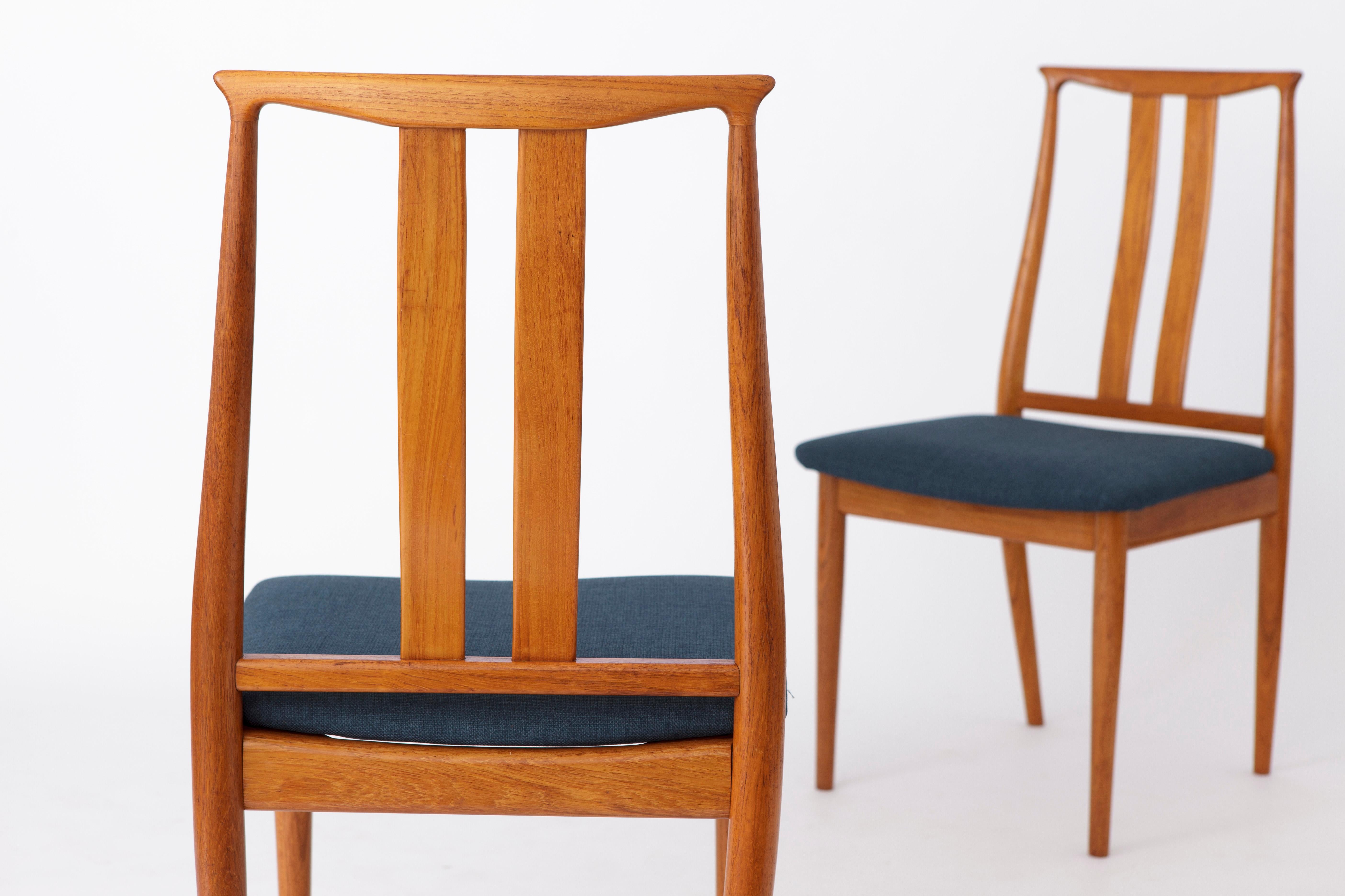 4 Vintage Dining Chairs, 1960s, Danish, Teak In Good Condition For Sale In Hannover, DE