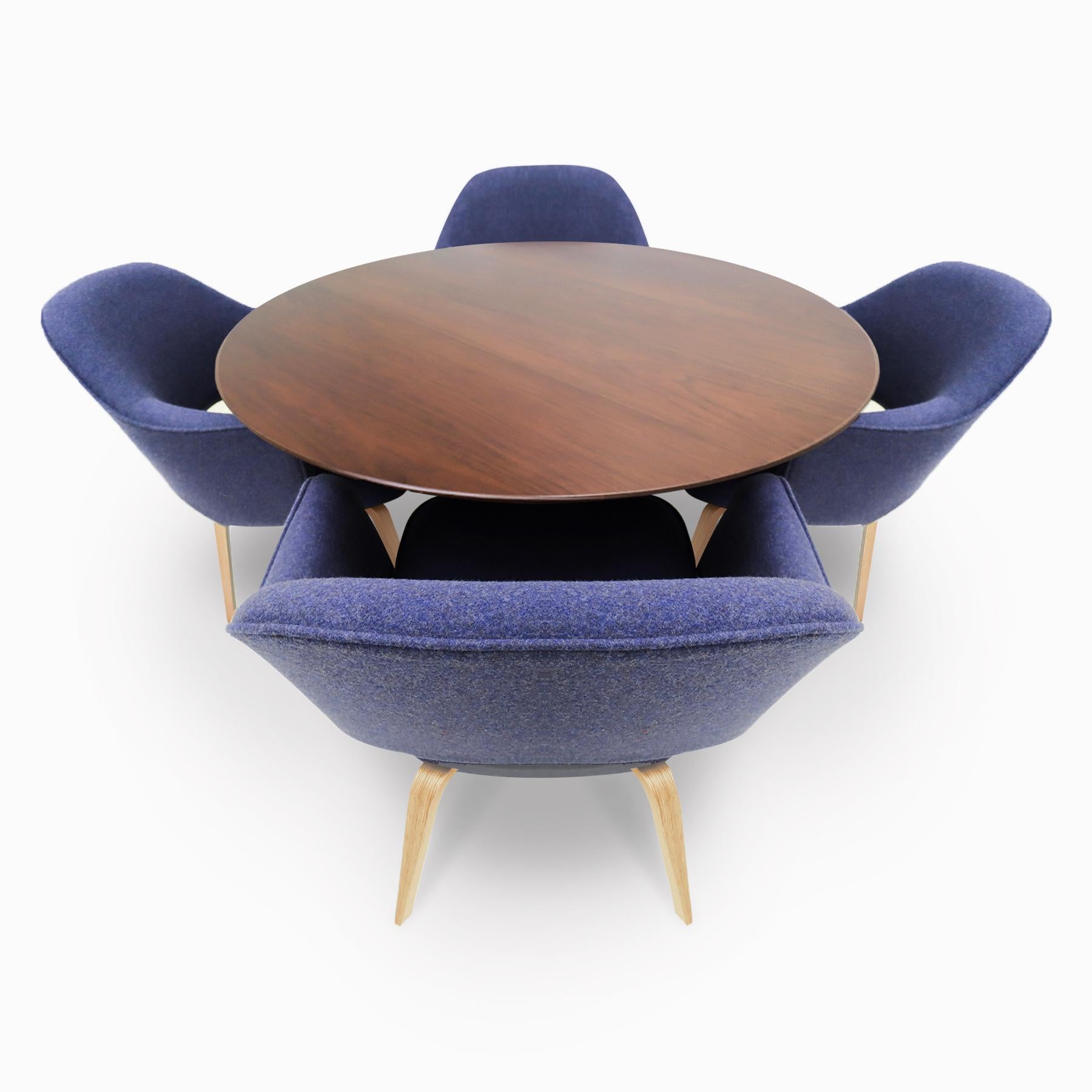 4 vintage Eero Saarininen Knoll Inc. Executive armchairs with an oak frame base For Sale 4