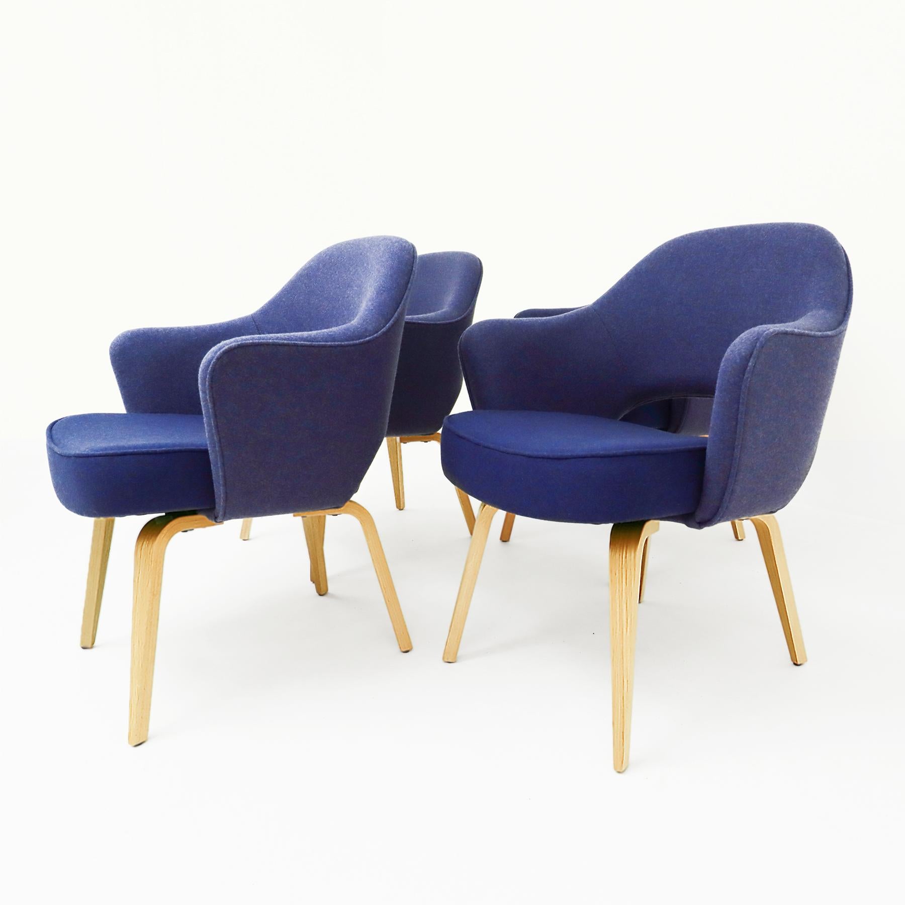 Mid-Century Modern 4 fauteuils de direction vintage Eero Saarininen Knoll Inc. Fauteuils de direction avec un piétement en chêne en vente