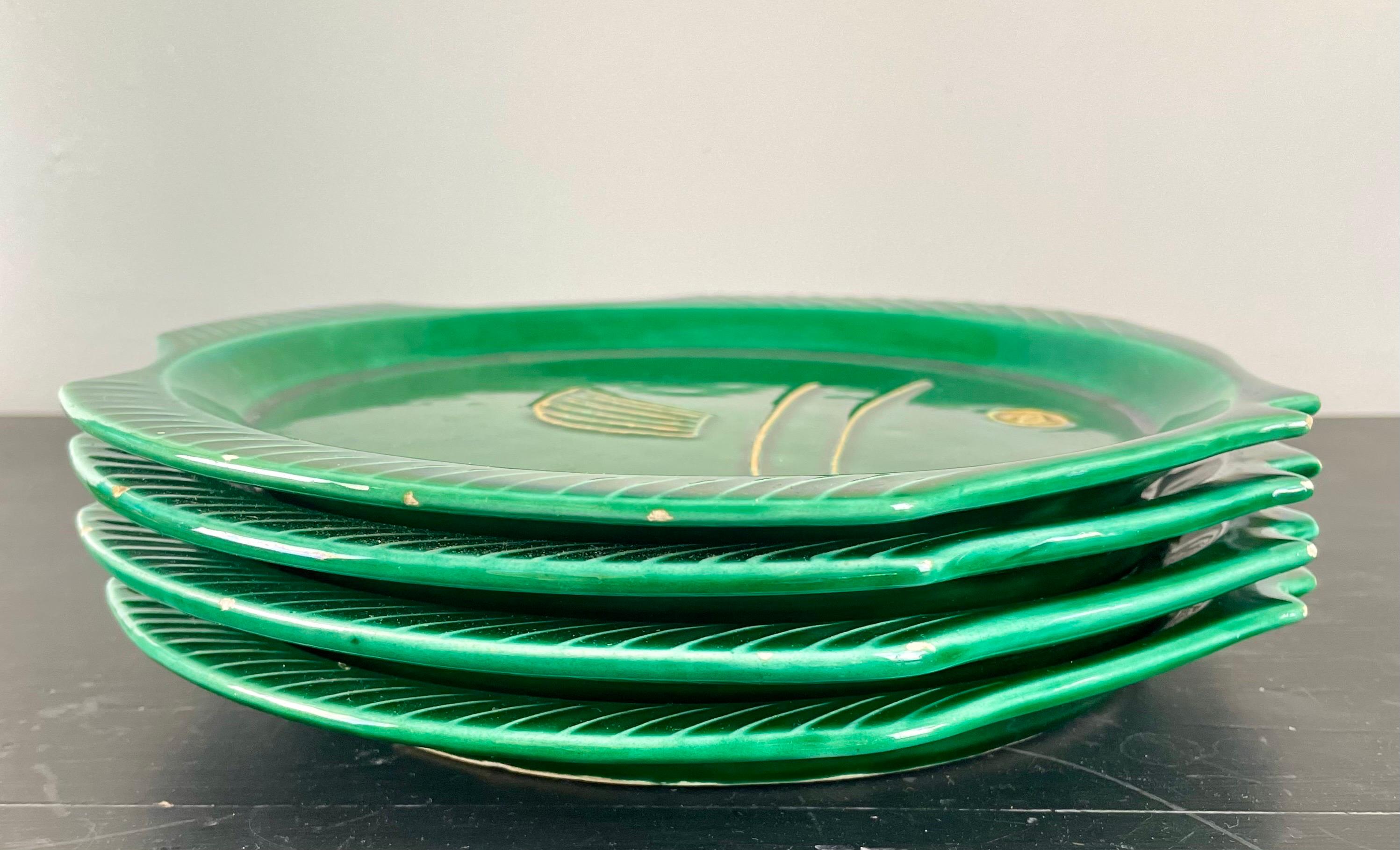 Charming green fish plates in the shape of a fish
vintage
Glazed ceramic
Made in France
Circa 1970.

Add a touch of charm and cheerfulness to your table or wall decoration with these 4 green fish-shaped plates. Made from ceramic, these plates are