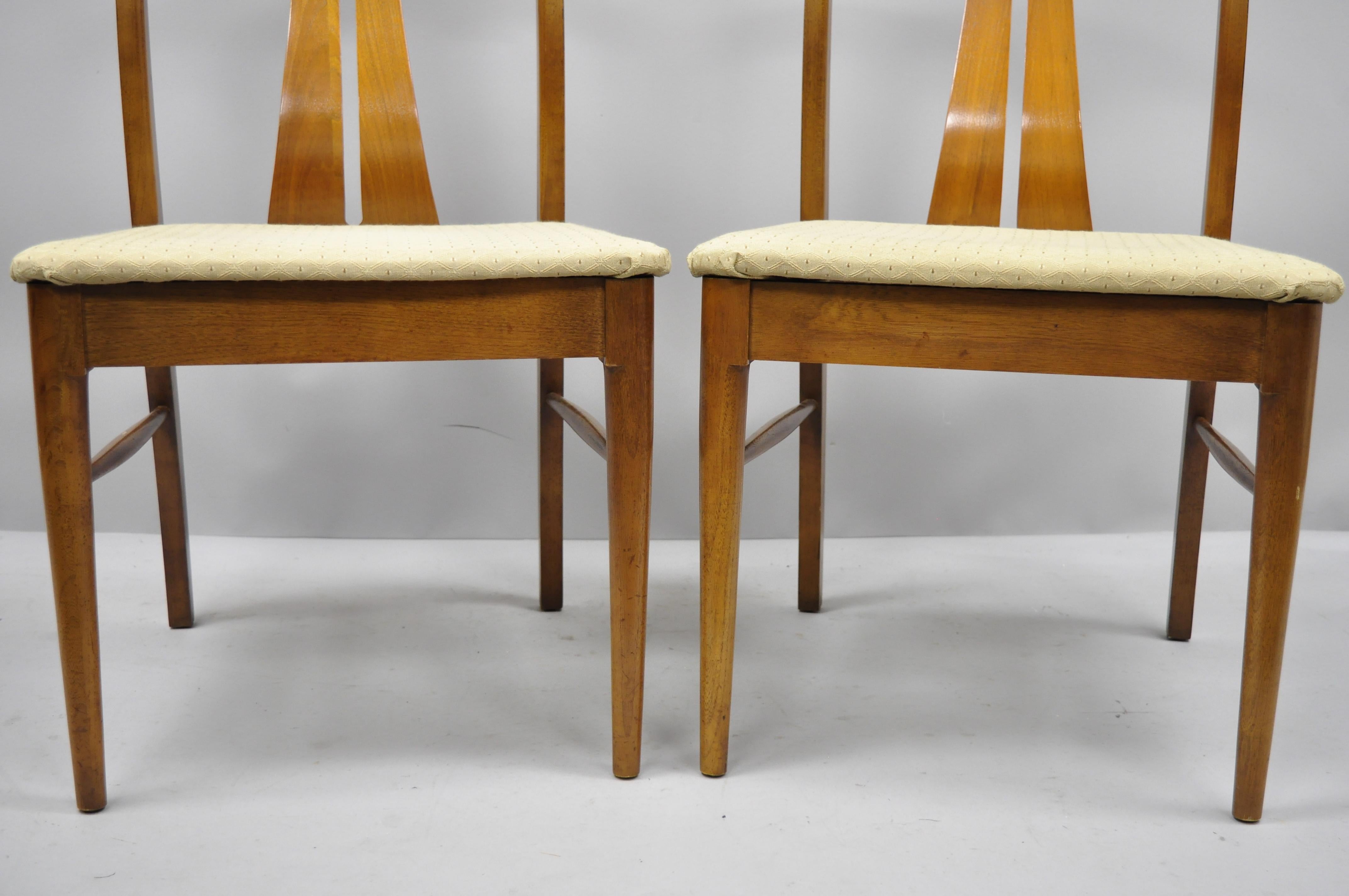 4 Vintage-Esszimmerstühle mit geschwungener Rückenlehne aus Nussbaumholz, Mid-Century Modern im Angebot 2