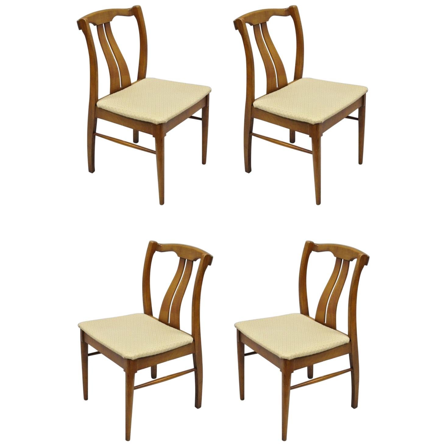 4 chaises de salle à manger vintage à dossier incurvé en noyer sculpté, de style moderne du milieu du siècle dernier