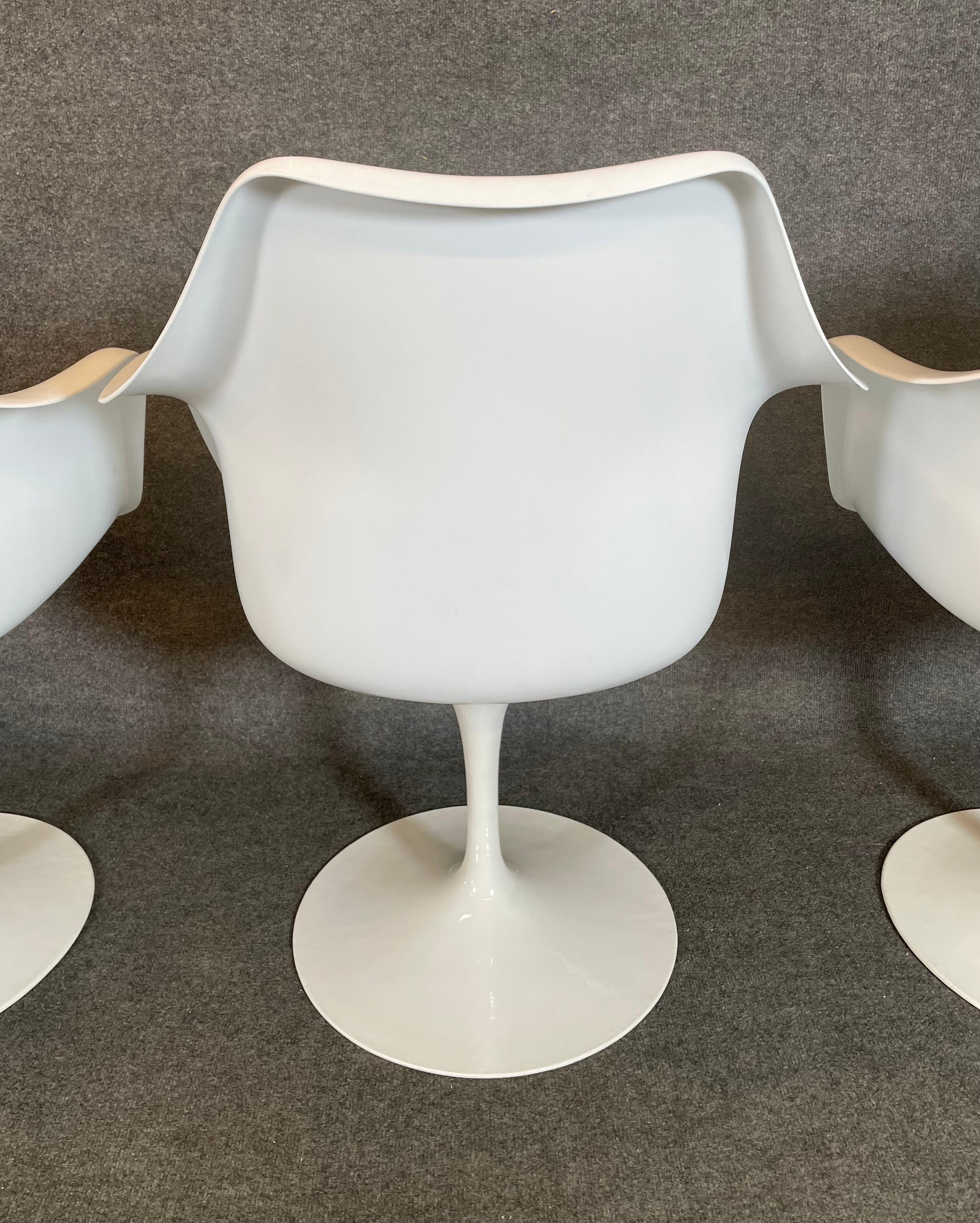 4 chaises pivotantes modernes du milieu du siècle dernier par Eero Saarinen pour Knoll en vente 2