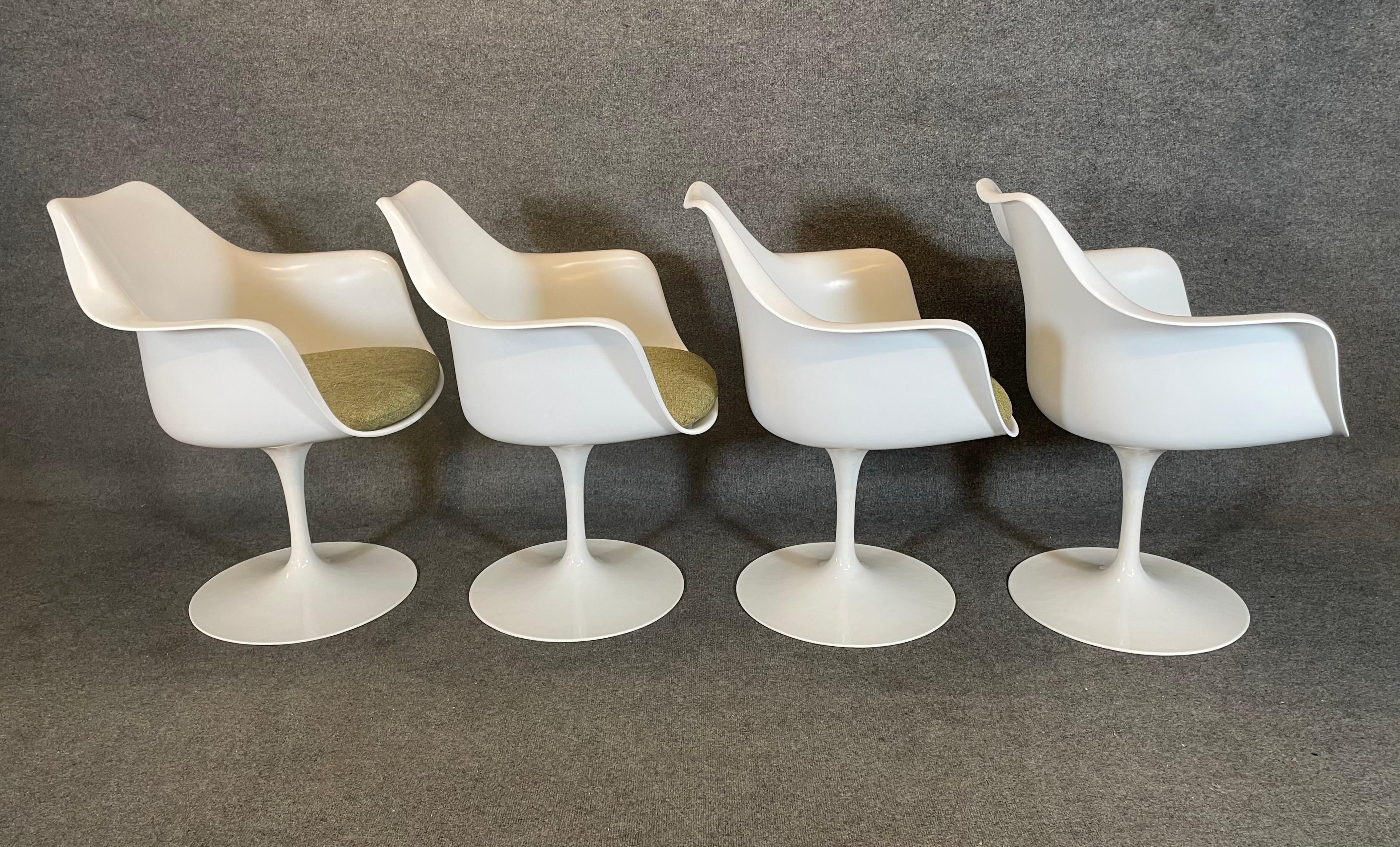 4 chaises pivotantes modernes du milieu du siècle dernier par Eero Saarinen pour Knoll en vente 4