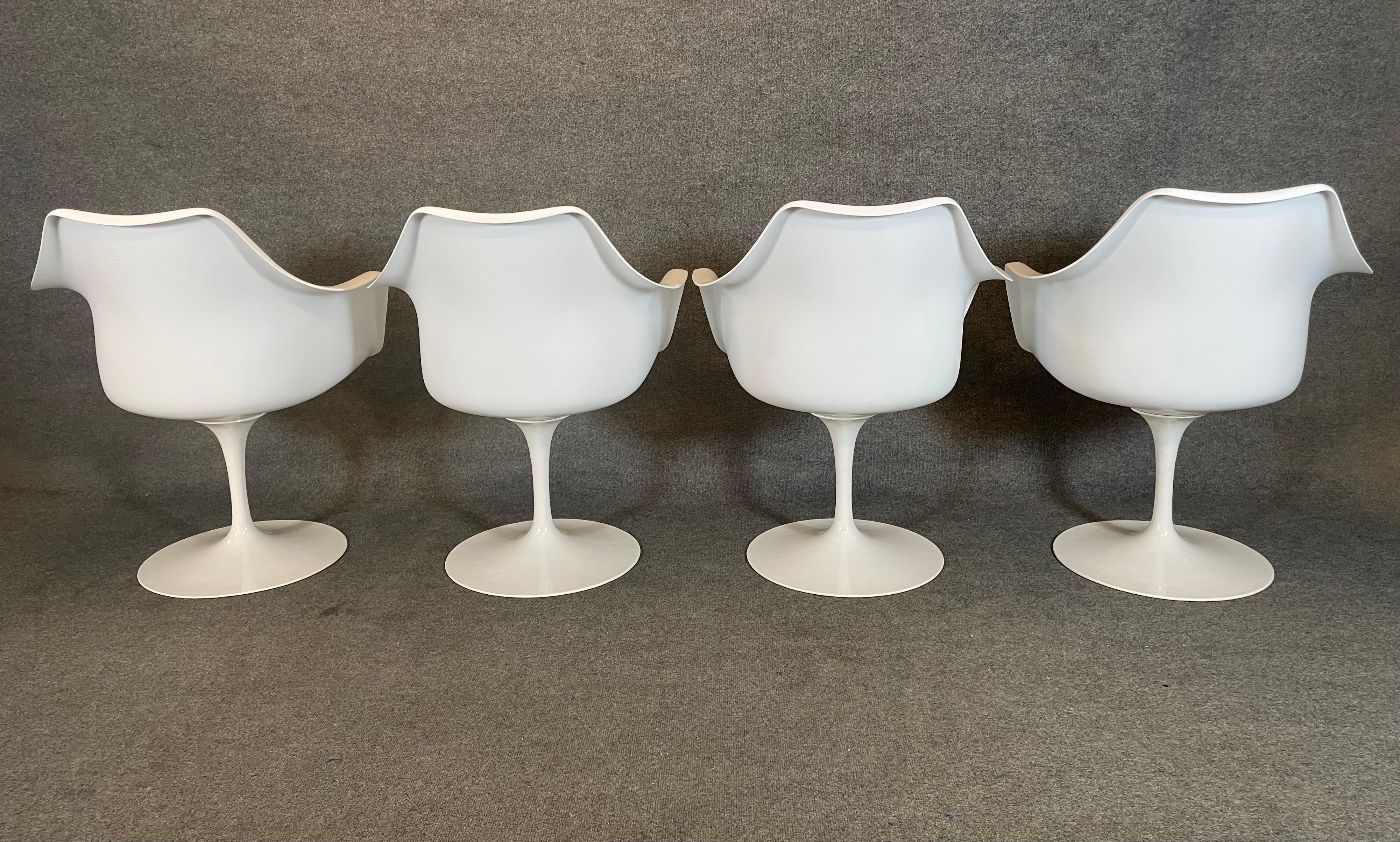 4 chaises pivotantes modernes du milieu du siècle dernier par Eero Saarinen pour Knoll Bon état - En vente à San Marcos, CA