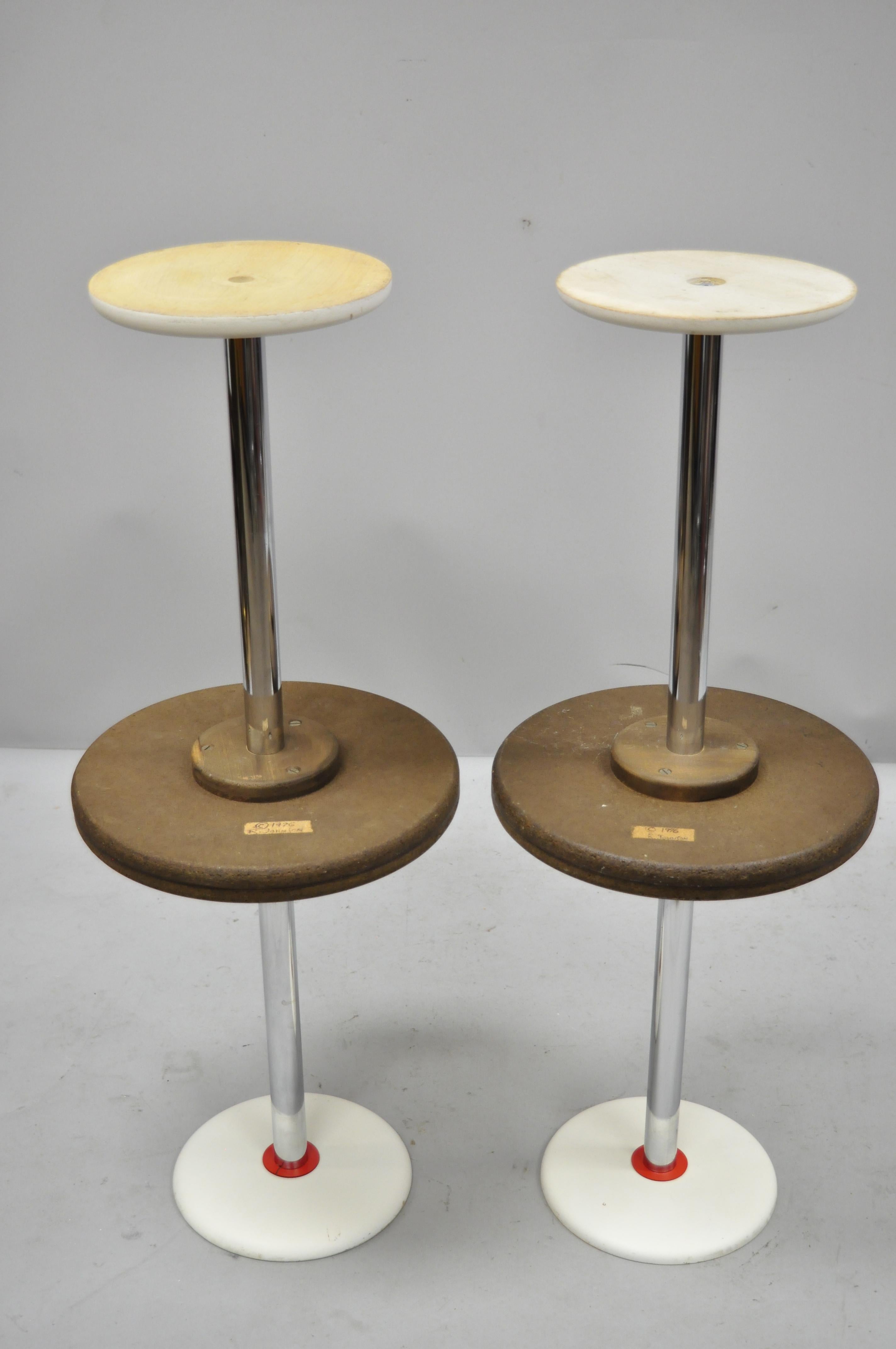 4 Vintage Orange Yellow White Geometric Pattern Round Side Tables by R. Johnson In Good Condition For Sale In Philadelphia, PA