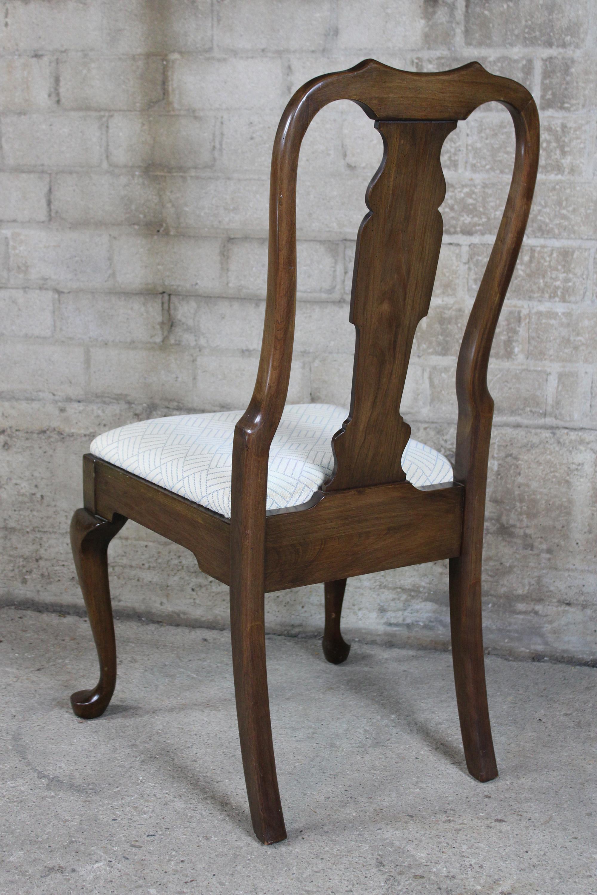 4 Vintage Pennsylvania House Traditional Queen Anne Cherry Dining Chairs 11-3109 In Good Condition In Dayton, OH