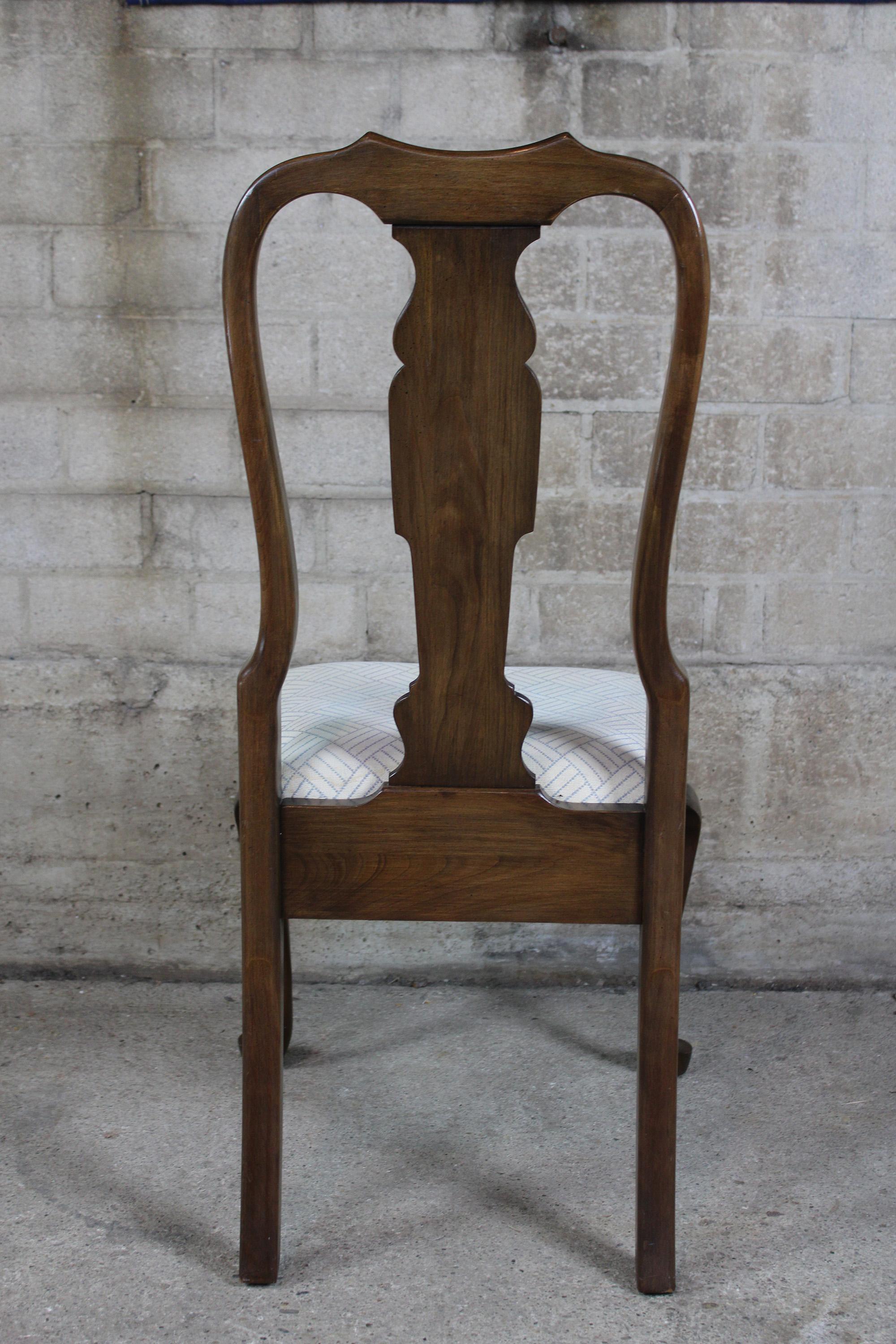 Late 20th Century 4 Vintage Pennsylvania House Traditional Queen Anne Cherry Dining Chairs 11-3109