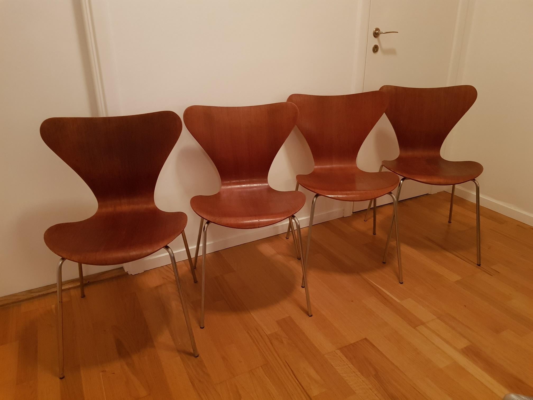Scandinavian Modern 4 Vintage Series 7 Chairs 3107 in Teak by Arne Jacobsen for Fritz Hansen For Sale