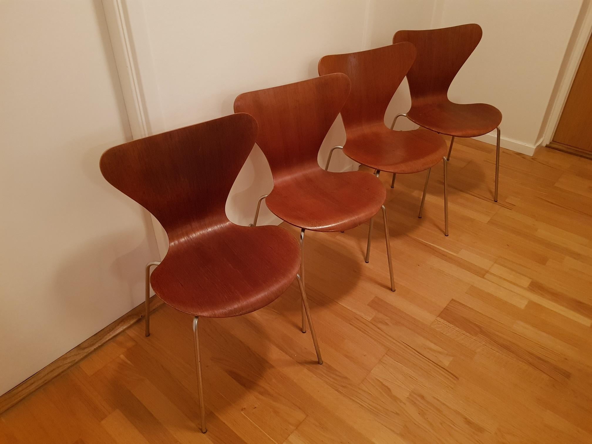 Danish 4 Vintage Series 7 Chairs 3107 in Teak by Arne Jacobsen for Fritz Hansen For Sale