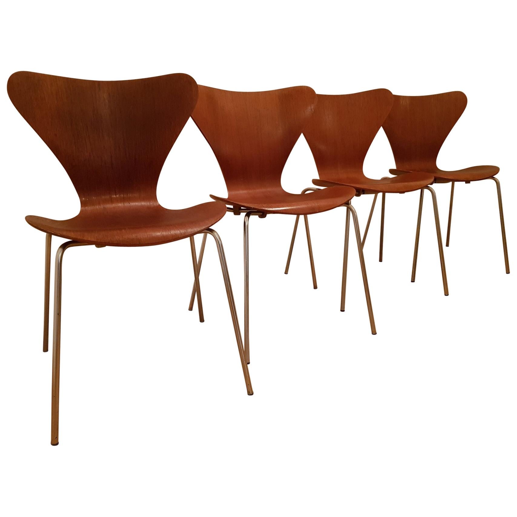 4 Vintage Series 7 Chairs 3107 in Teak by Arne Jacobsen for Fritz Hansen For Sale