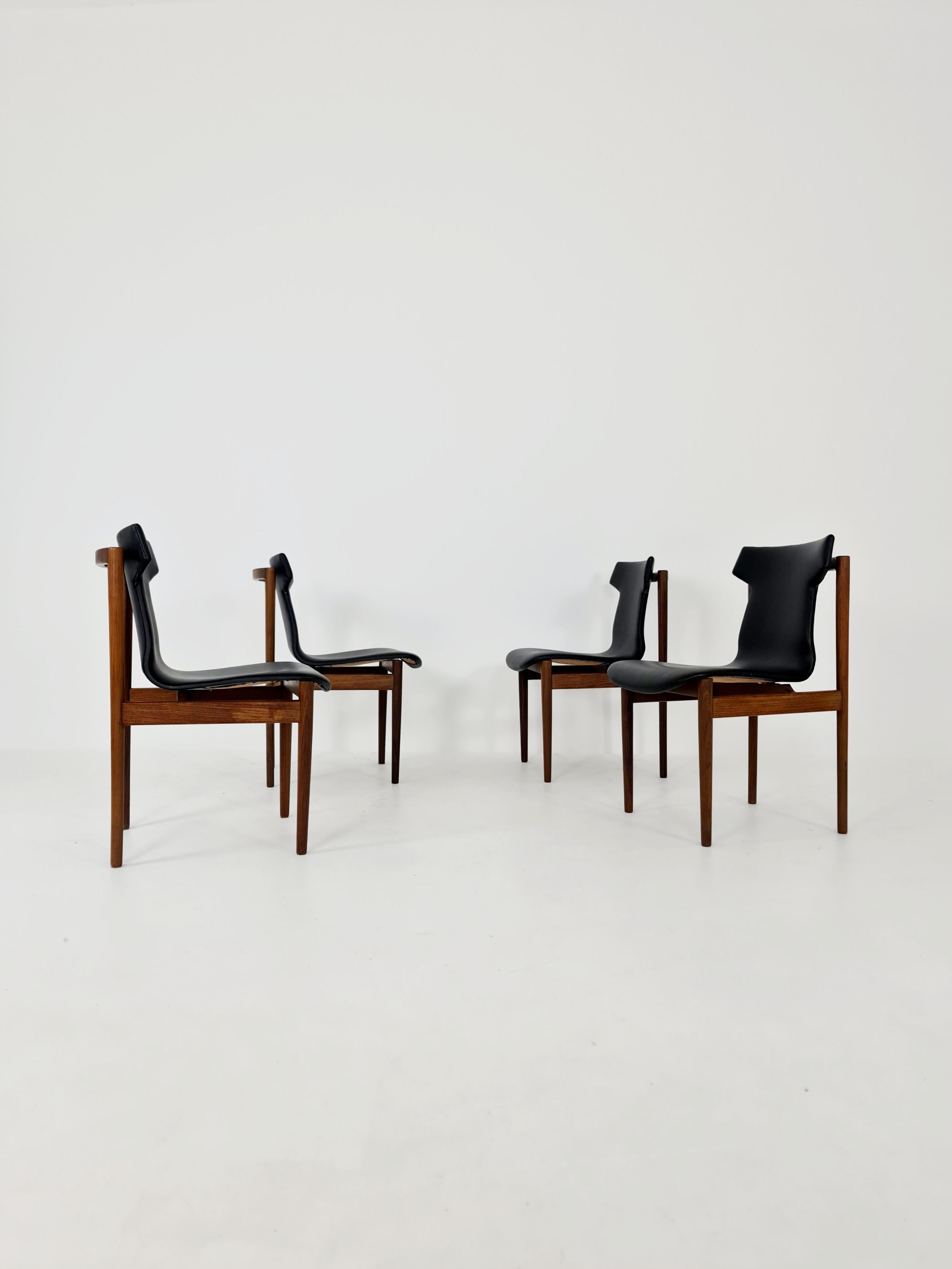 Vintage solid Rosewood  dining chairs By Inger Klingenberg for Fristho  Holland   , 1960s, Set of 4

The chair frames are made from solid Roeswood , in good vintage condtion, however, as with all vintage items some minor wear marks should be