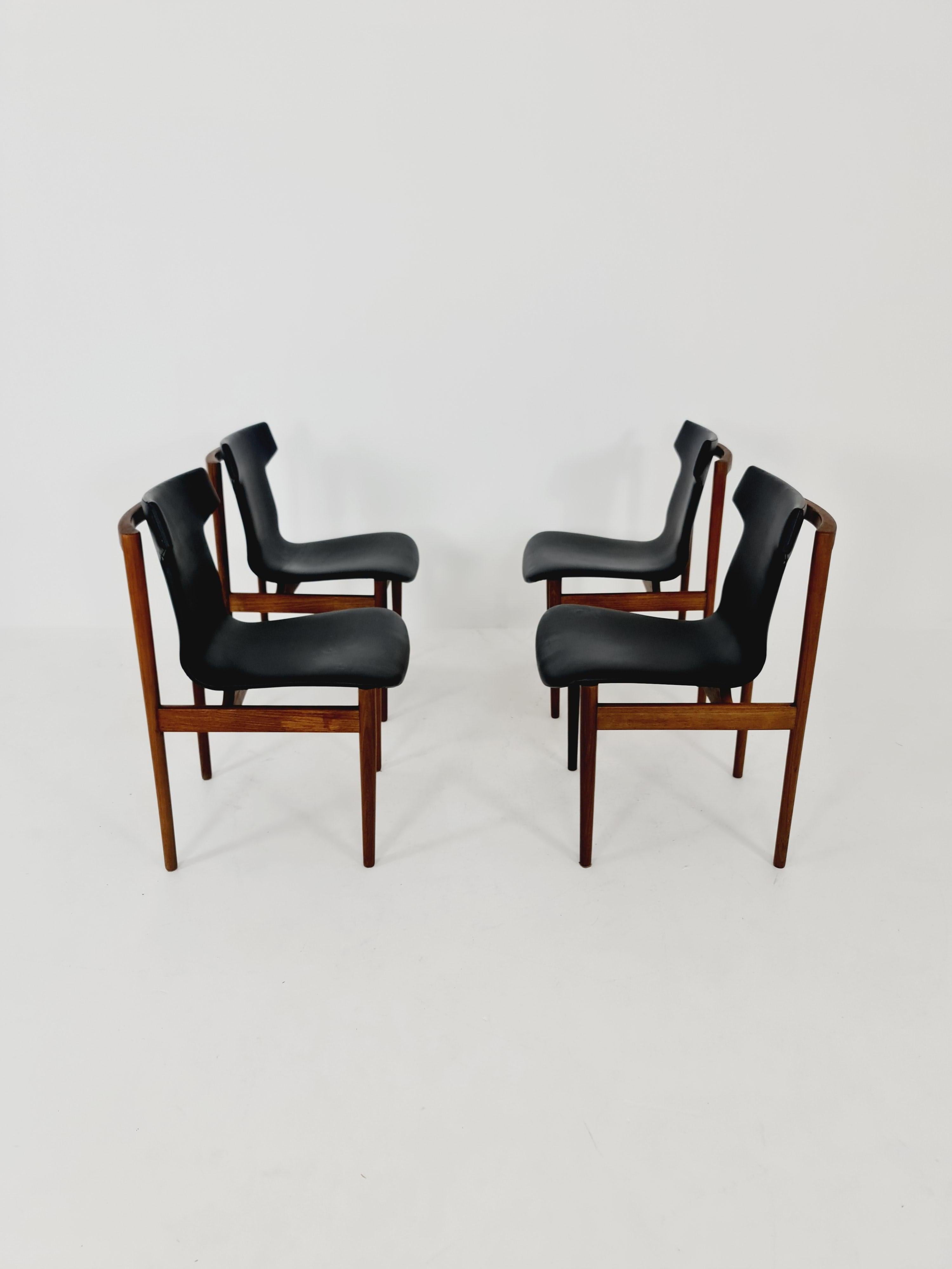 4 chaises vintage en bois de rose massif d'Inger Klingenberg pour Fristho Holland Bon état - En vente à Gaggenau, DE