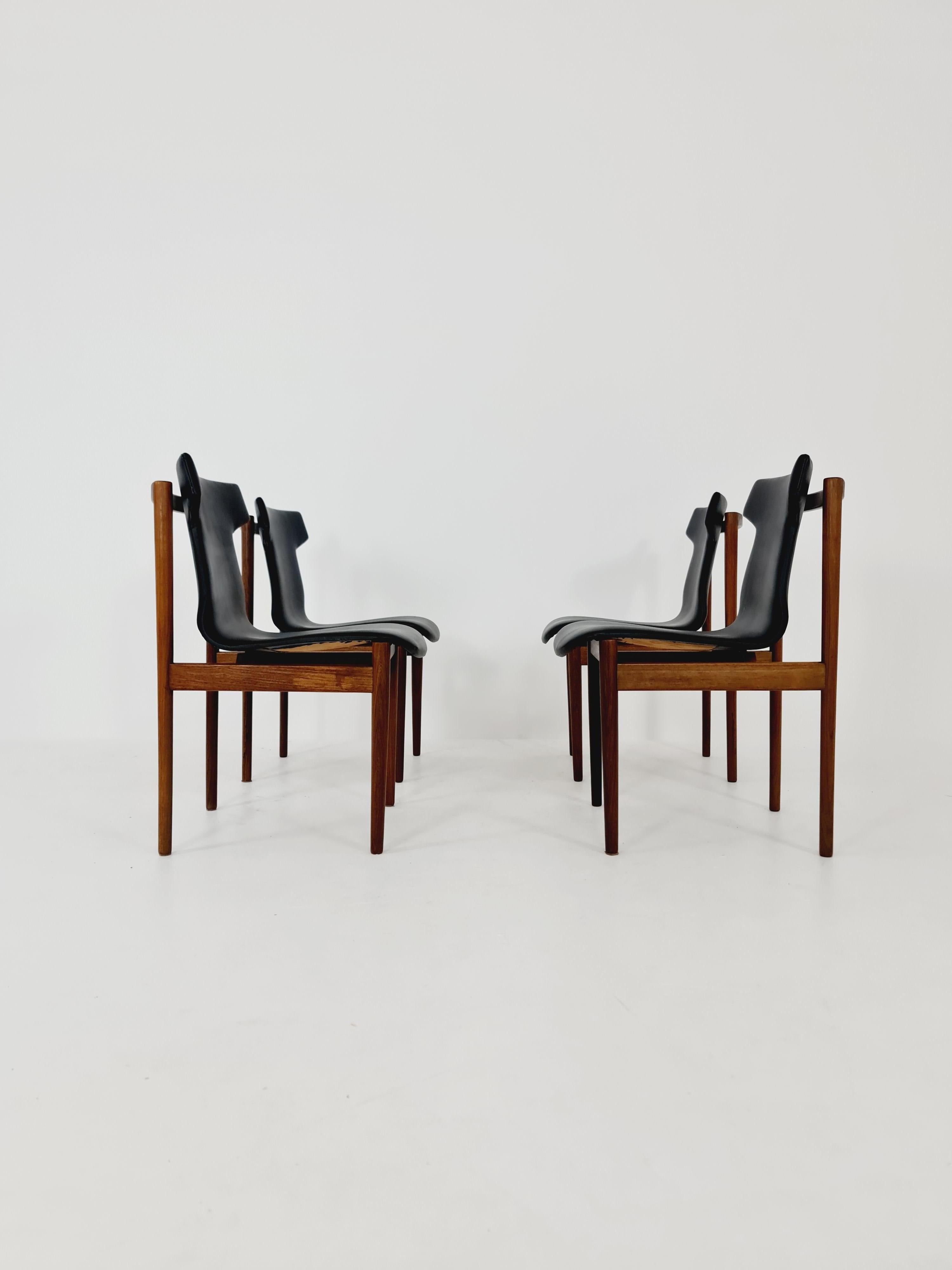 Milieu du XXe siècle 4 chaises vintage en bois de rose massif d'Inger Klingenberg pour Fristho Holland en vente