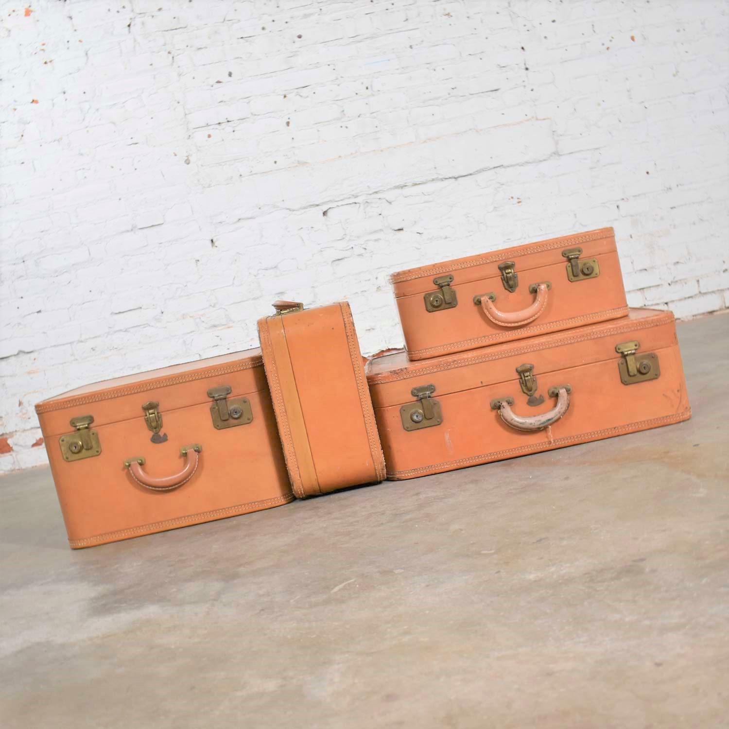 4 Stratosphere Rappaport Leather Suitcases Luggage as Side Tables End Tables In Good Condition In Topeka, KS