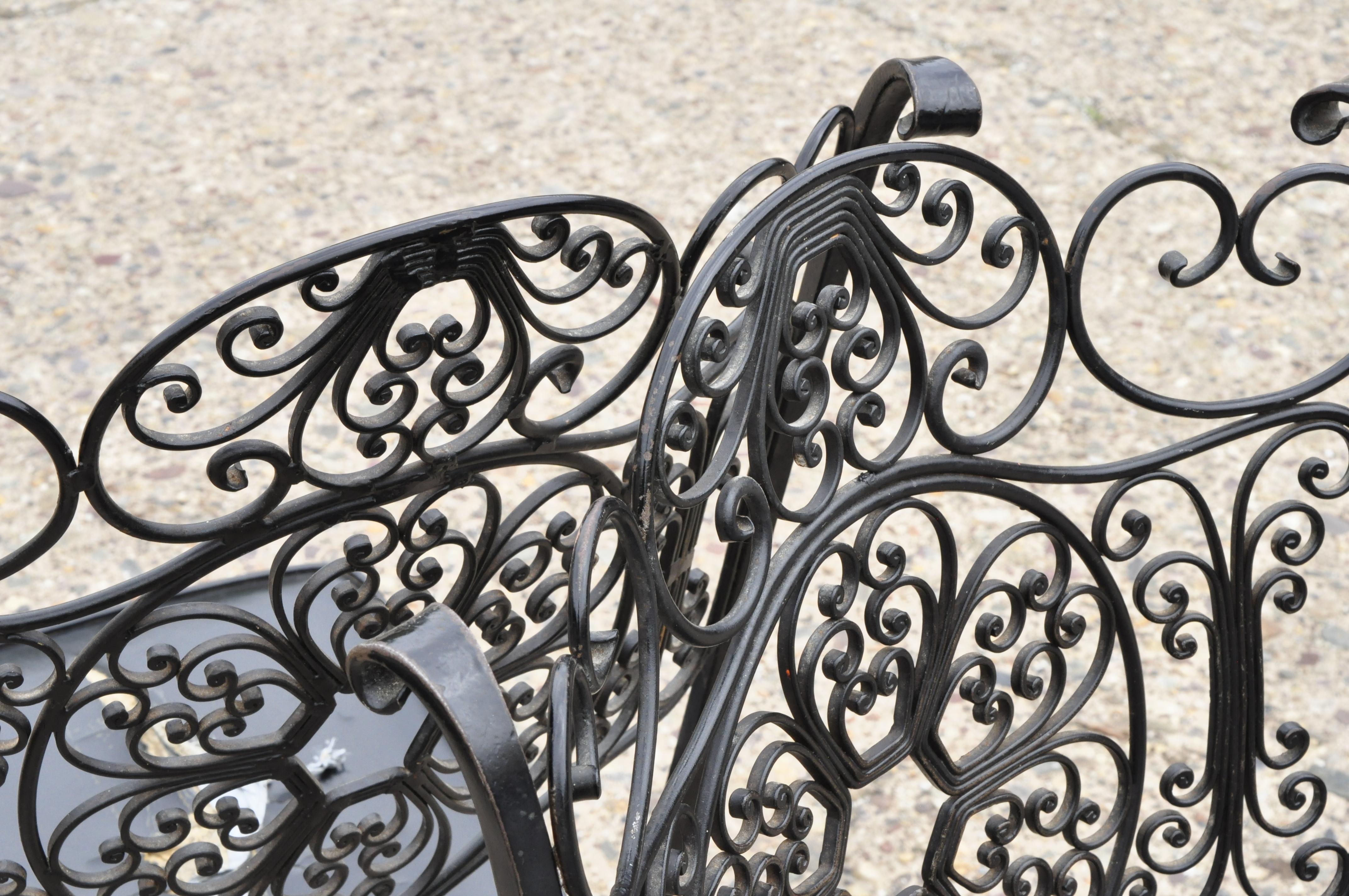 4 chaises de salle à manger vintage Woodard de style Andalusien en fer forgé par Contempo Frames Bon état à Philadelphia, PA