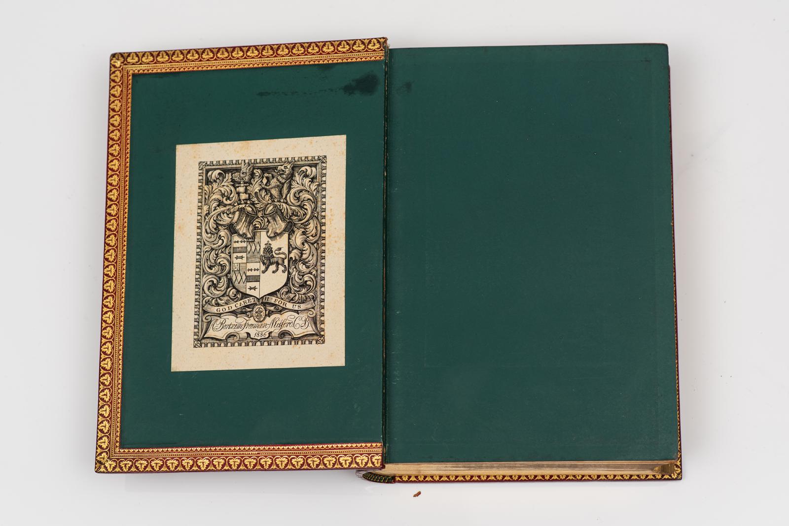 4 Vol. Sir George Grove, Dictionnaire de la musique et des musiciens. Illustrations et échelles musicales tout au long de l'ouvrage. Frontispice gravé. Relié en cuir rouge du Maroc. Gravures dorées sur le dos. L'intérieur des couvertures est orné de