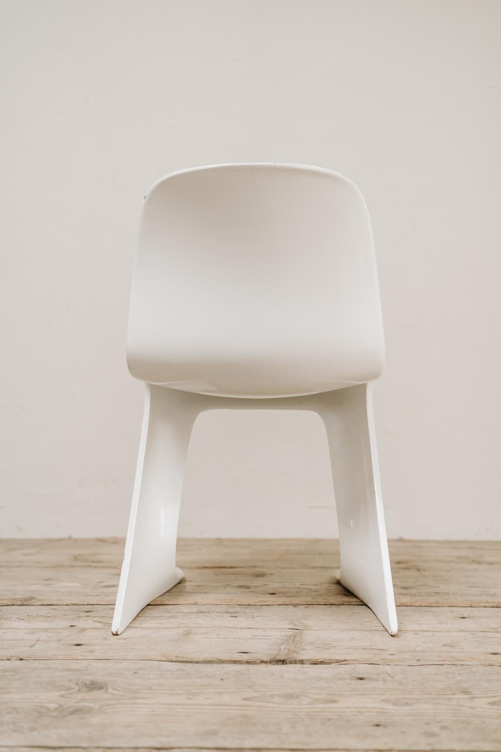 4 White Kangaroo Chairs by Ernst Moeckl 6