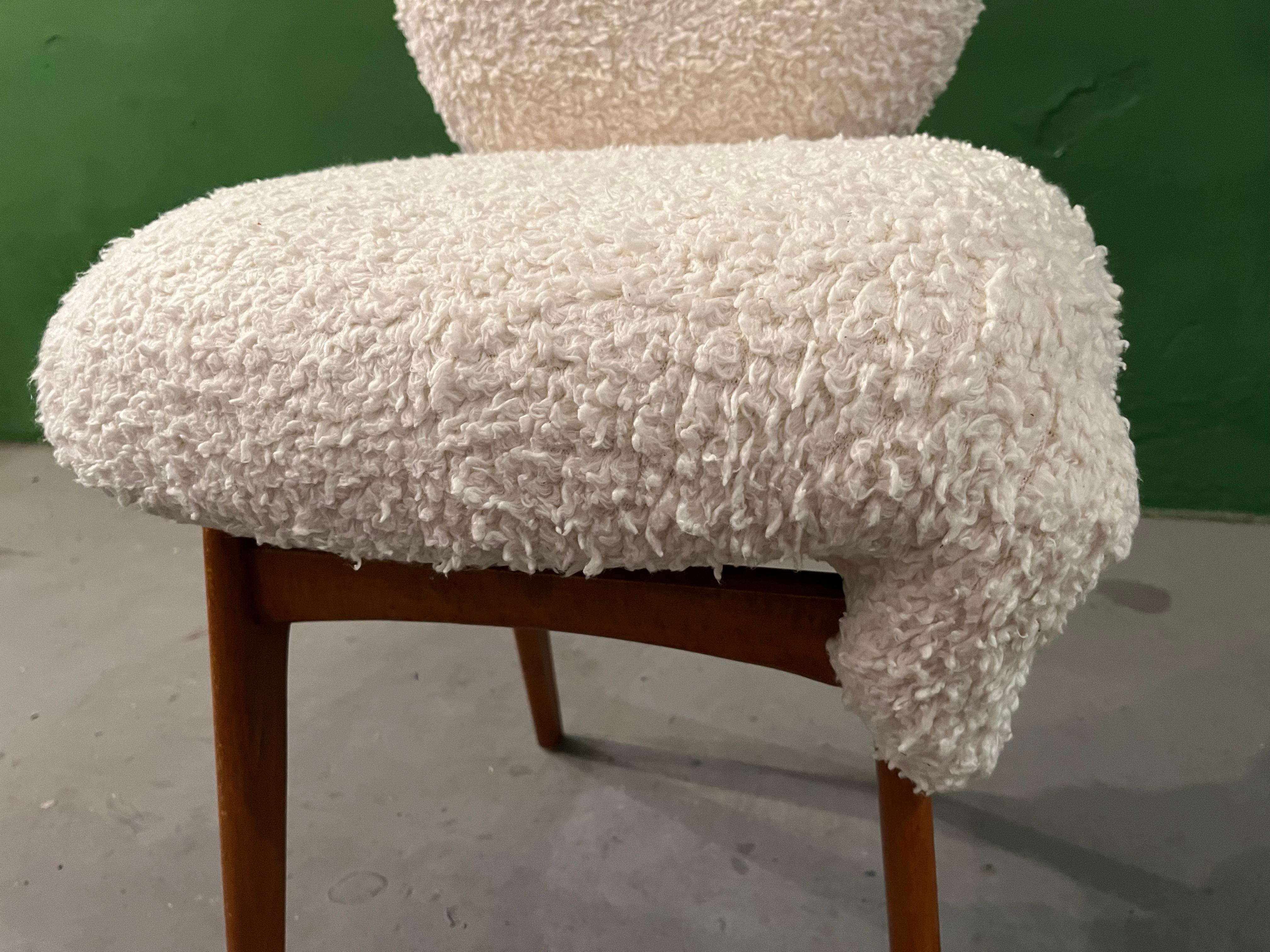 4 weiße Teddy-Stühle von Markus Friedrich Staab  (Stoff) im Angebot