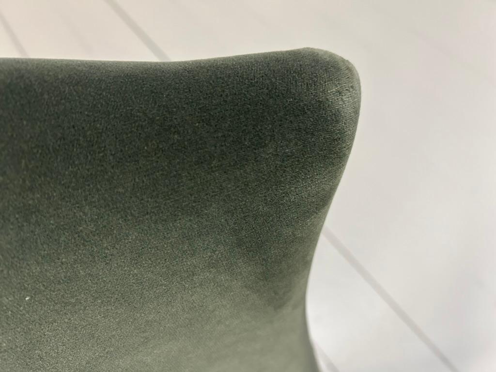 4 William Yeoward „Limpton“ Esszimmerstühle „Limpton“ aus grünem Samt im Angebot 8