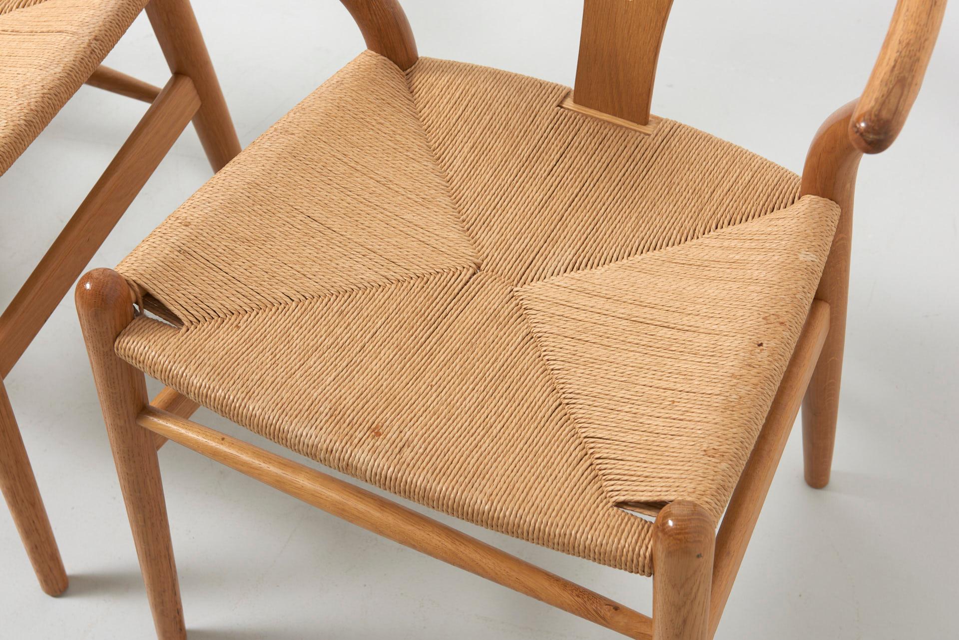 4 'Wishbone' Chairs in Oak Ch24 by Hans Wegner for Carl Hansen In Good Condition In Antwerpen, BE