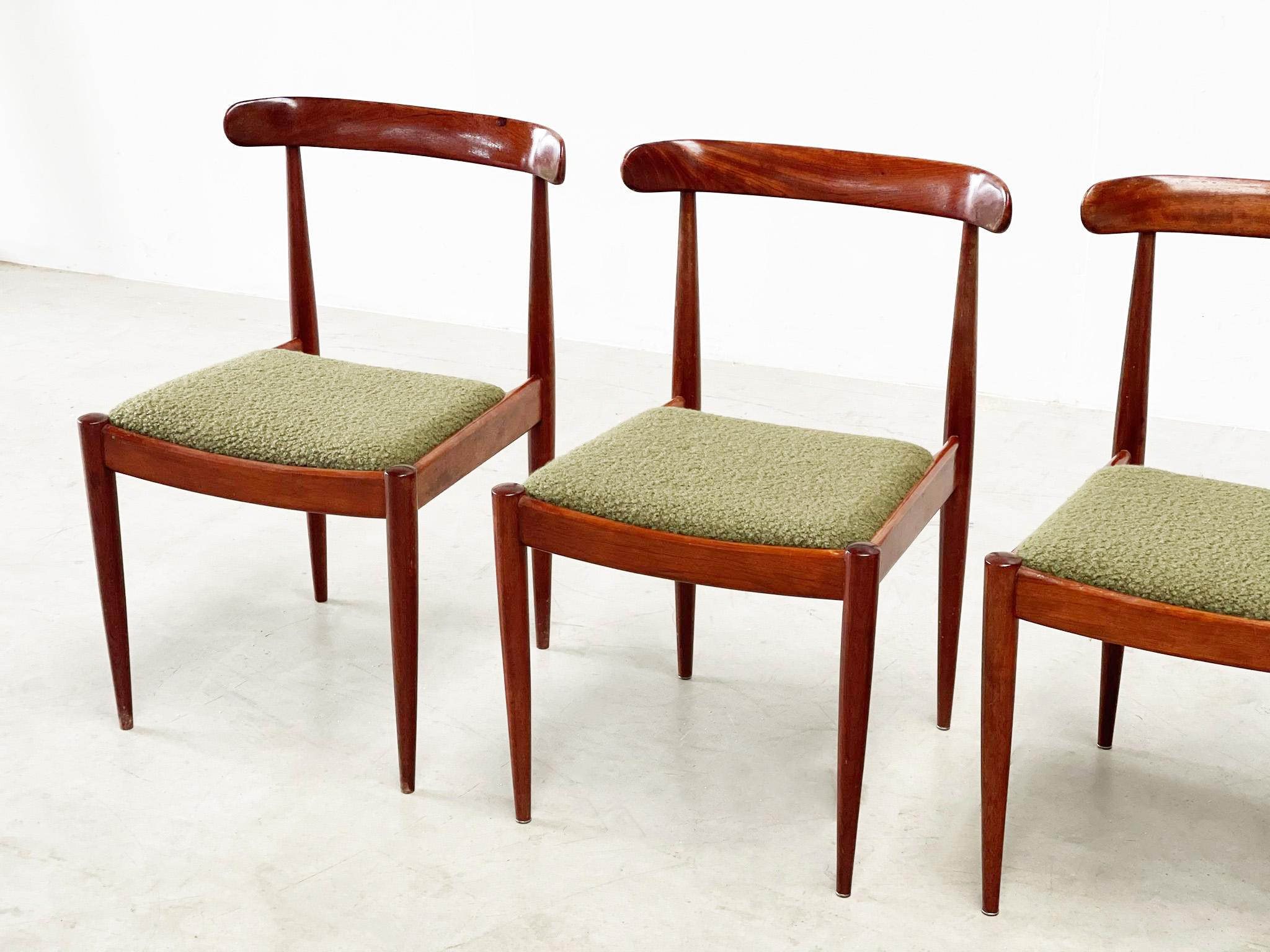 Fantastic Belgian dining chairs

These chairs were designed by one of Belgium's most famous designers Alfred Hendrickx. He designed it in the 1960s for the Belgian manufacturer Belform. This model has the number 500. 

 

The chairs have been