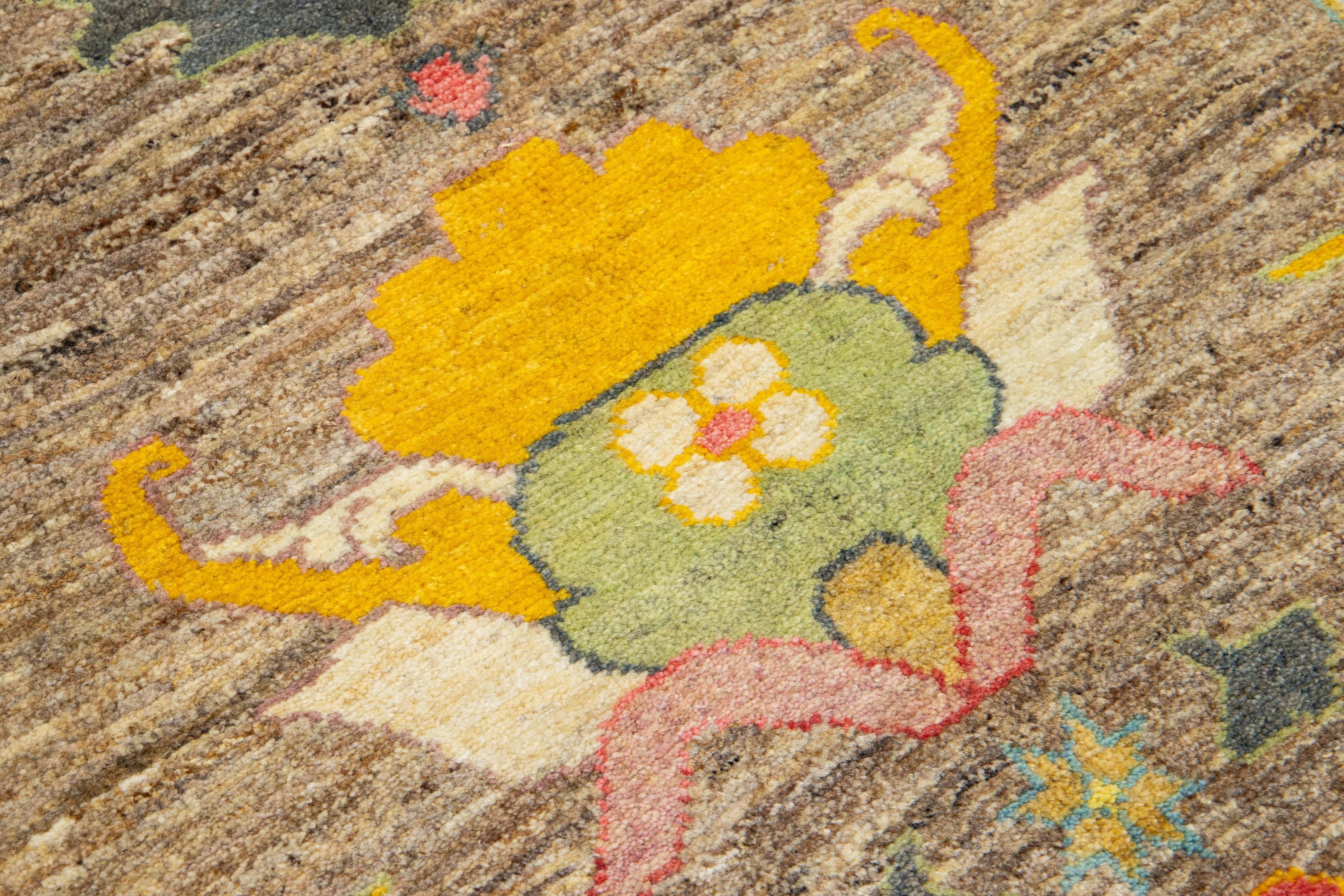 4 X 10 Moderner türkischer Oushak-Wollteppich in Brown Color mit Kunstwerk-Muster (21. Jahrhundert und zeitgenössisch) im Angebot