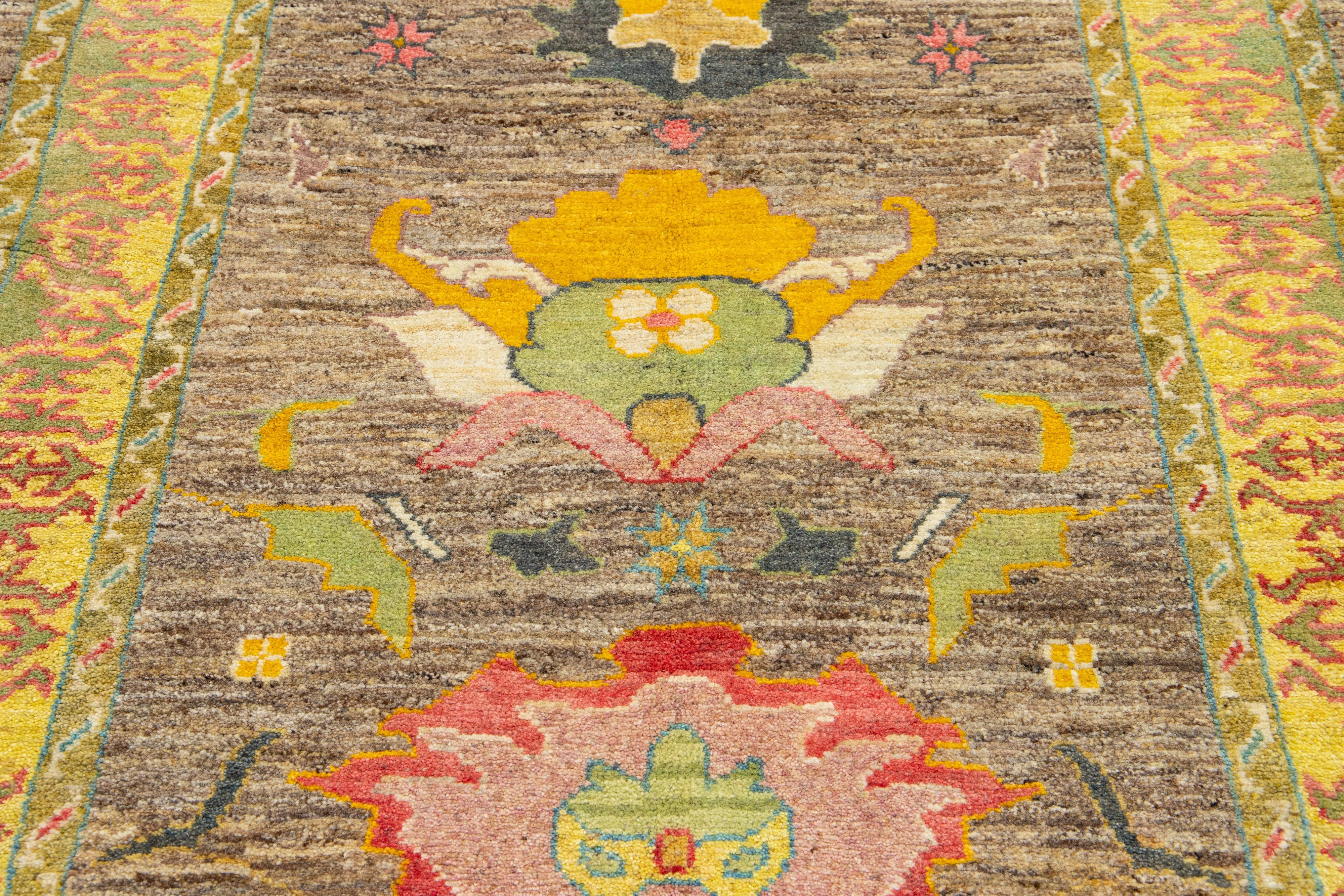 4 X 10 Moderner türkischer Oushak-Wollteppich in Brown Color mit Kunstwerk-Muster (Wolle) im Angebot
