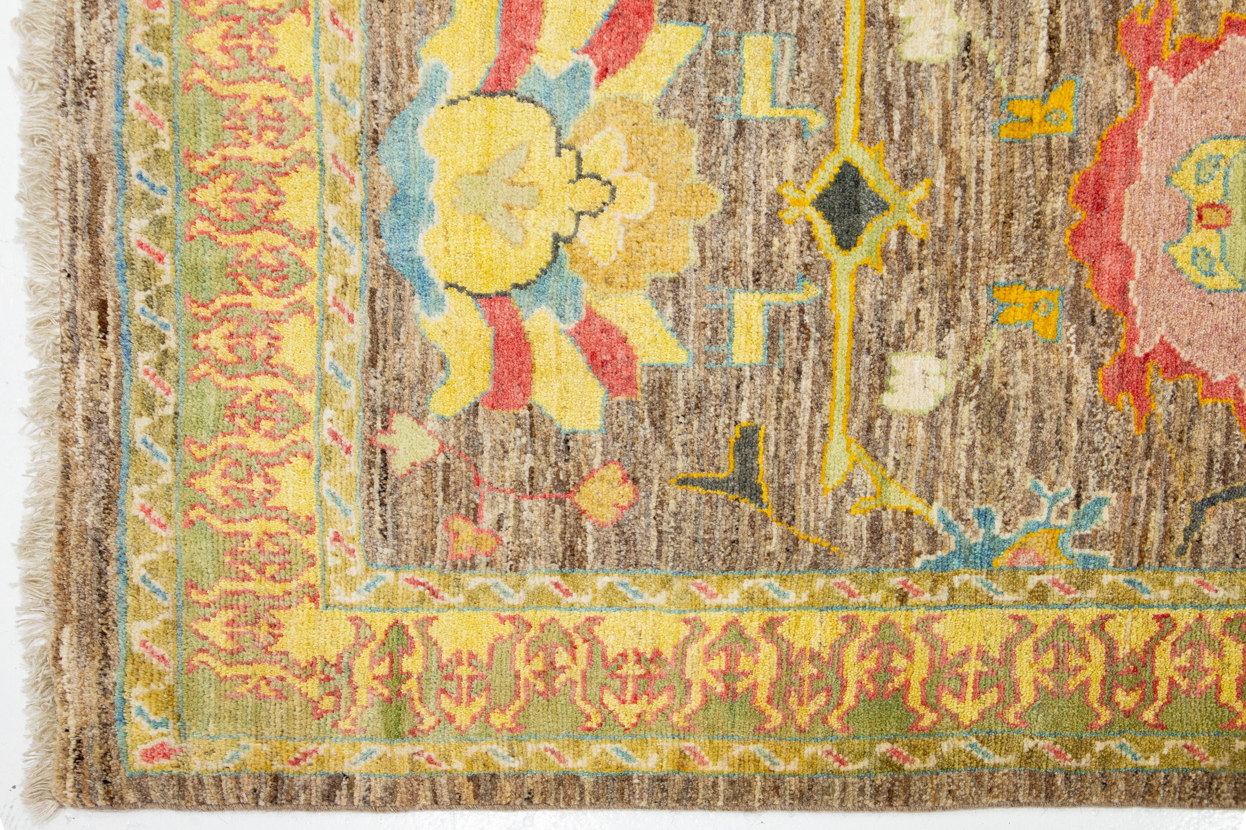 4 X 10 Moderner türkischer Oushak-Wollteppich in Brown Color mit Kunstwerk-Muster im Angebot 1