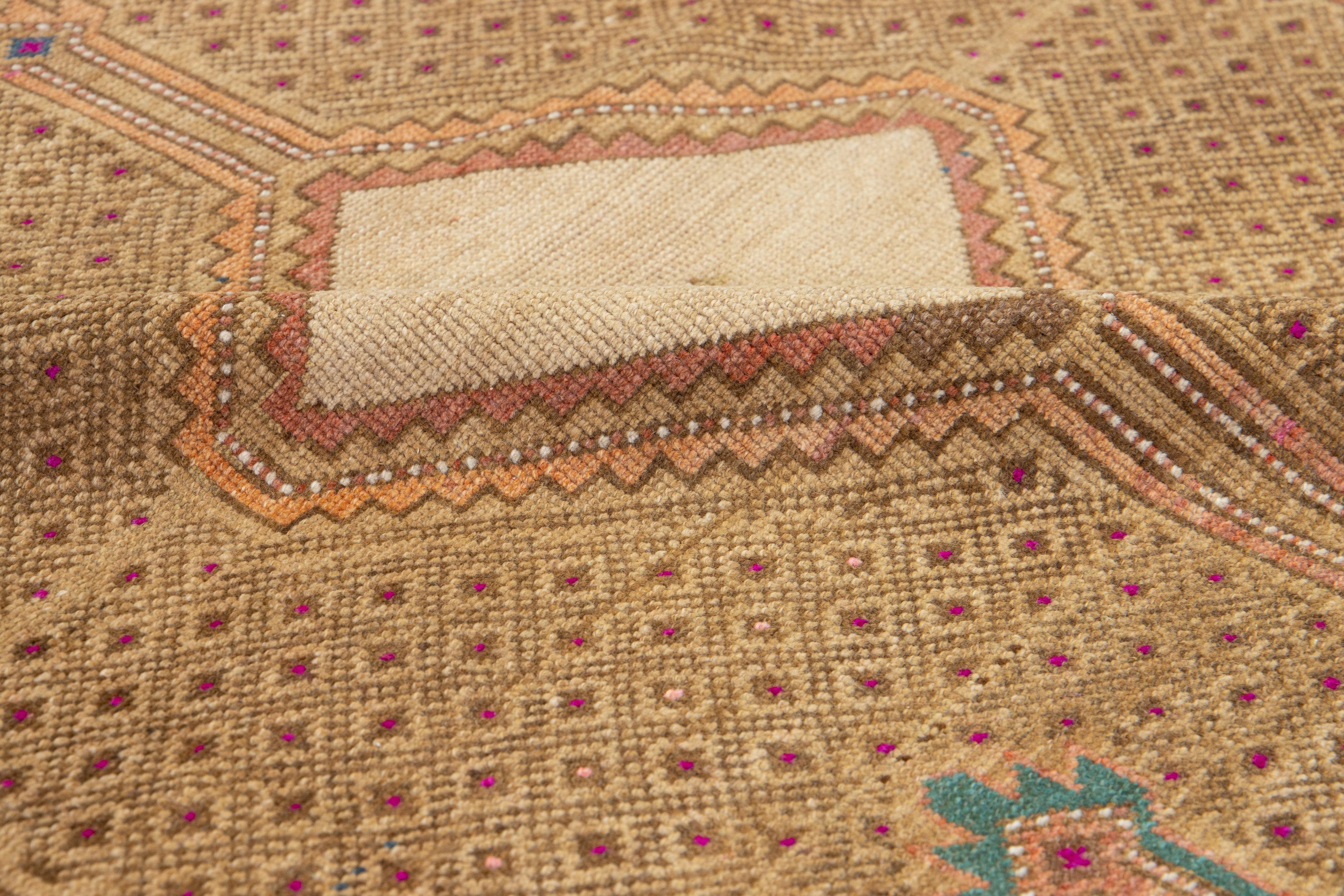 4 x 13 Türkischer Kars-Wollteppich im Vintage-Stil in Hellbraun mit Stammesmuster im Angebot 2