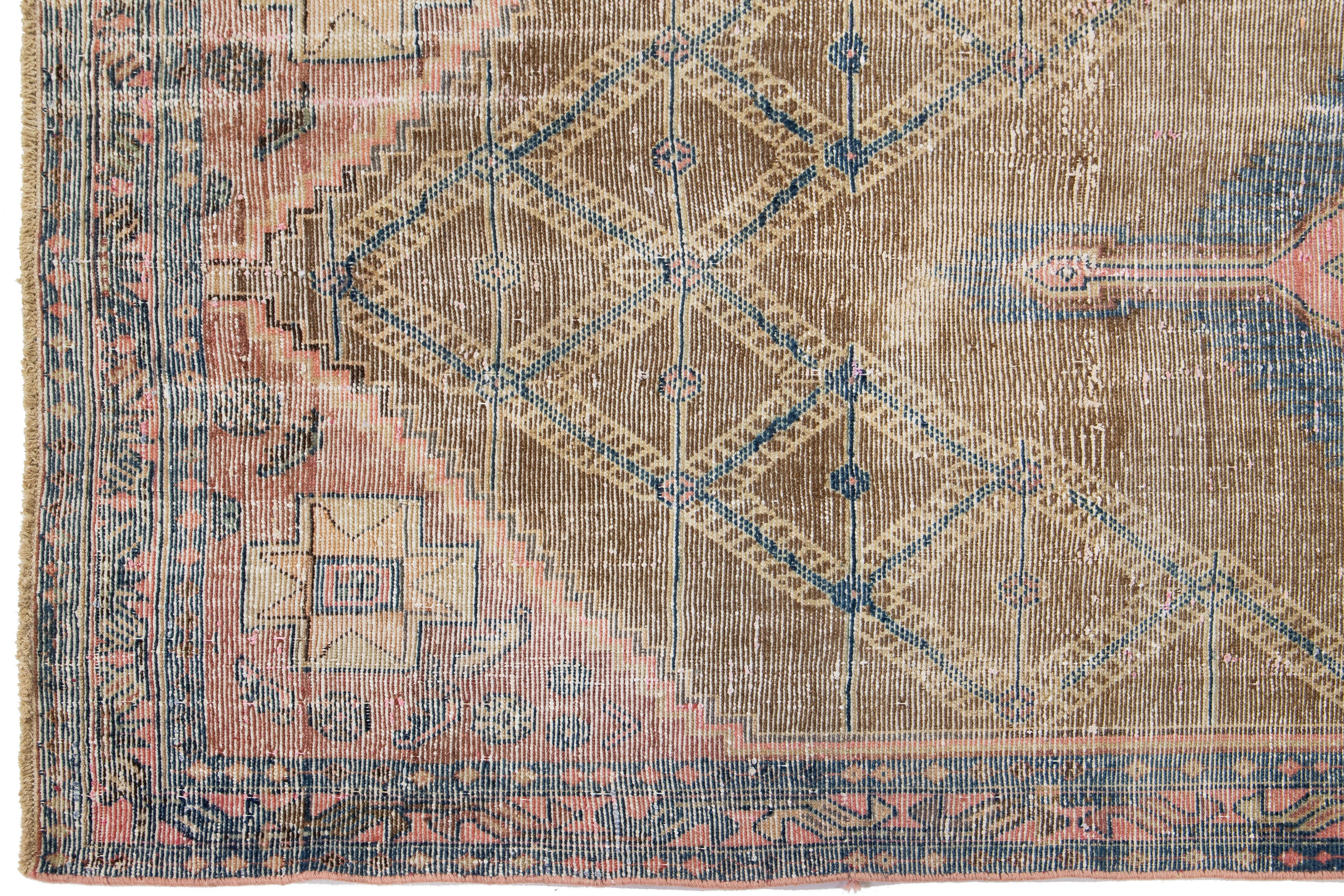4 x 15 Vintage Distressed Persian Wool Runner In Brown mit Tribal-Motiv im Zustand „Starke Gebrauchsspuren“ im Angebot in Norwalk, CT