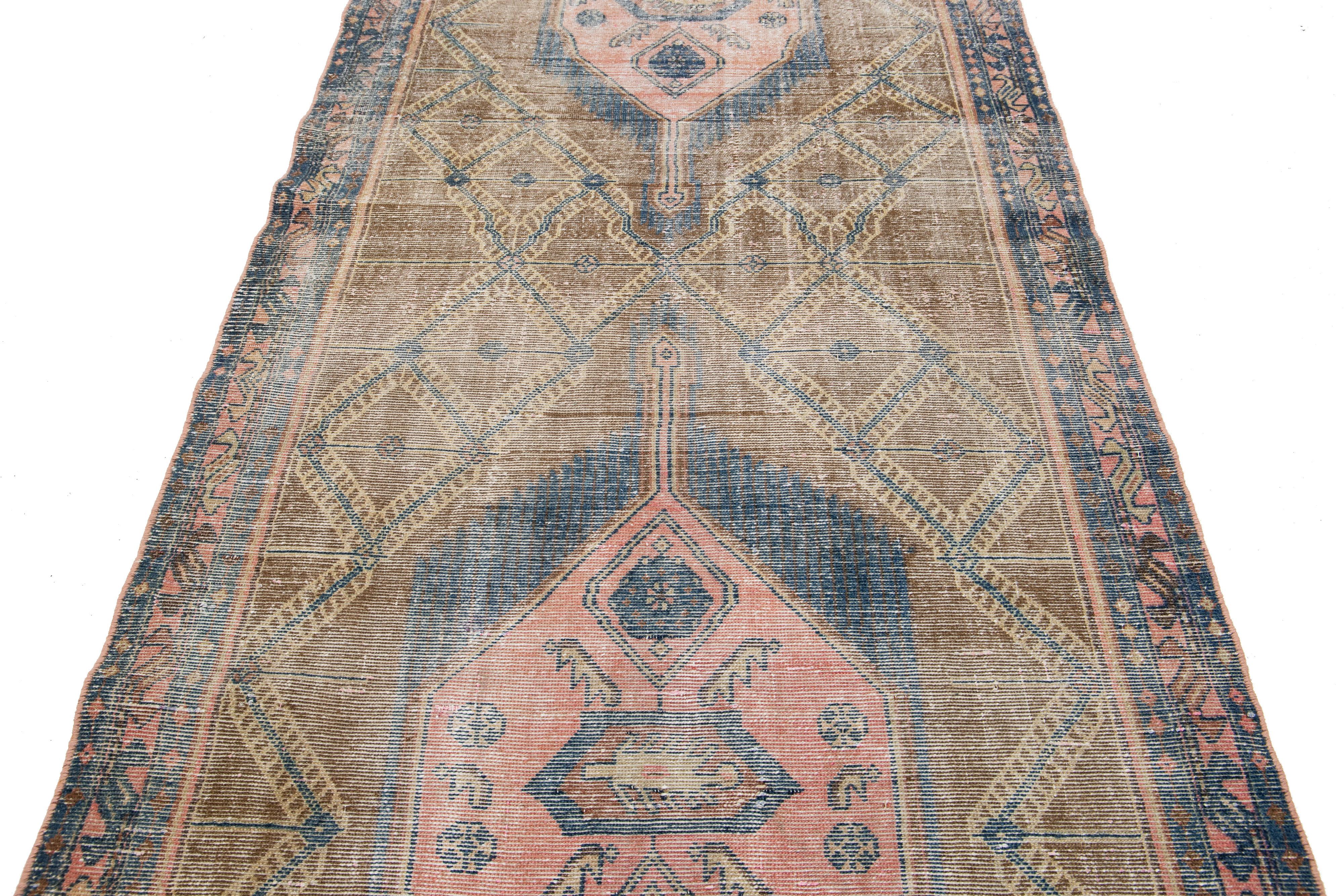 20ième siècle 4 x 15 Vintage Distressed Persian Wool Runner In Brown With Tribal Motif (Chemin de table en laine persane vieillie avec motif tribal) en vente