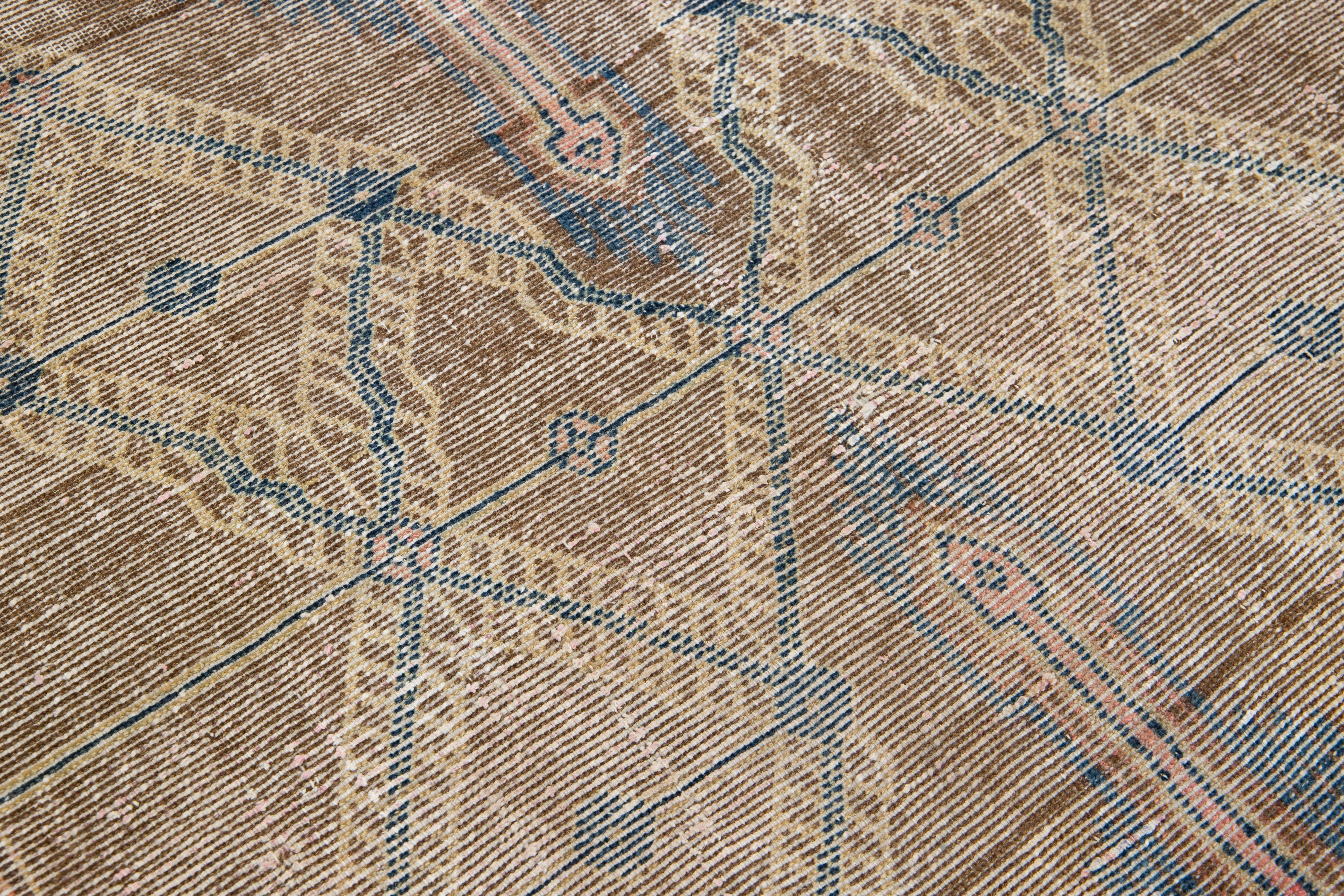Laine 4 x 15 Vintage Distressed Persian Wool Runner In Brown With Tribal Motif (Chemin de table en laine persane vieillie avec motif tribal) en vente