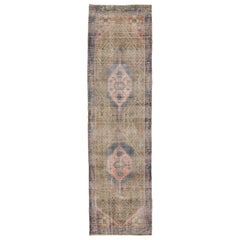 4 x 15 Vintage Distressed Persian Wool Runner In Brown mit Tribal-Motiv