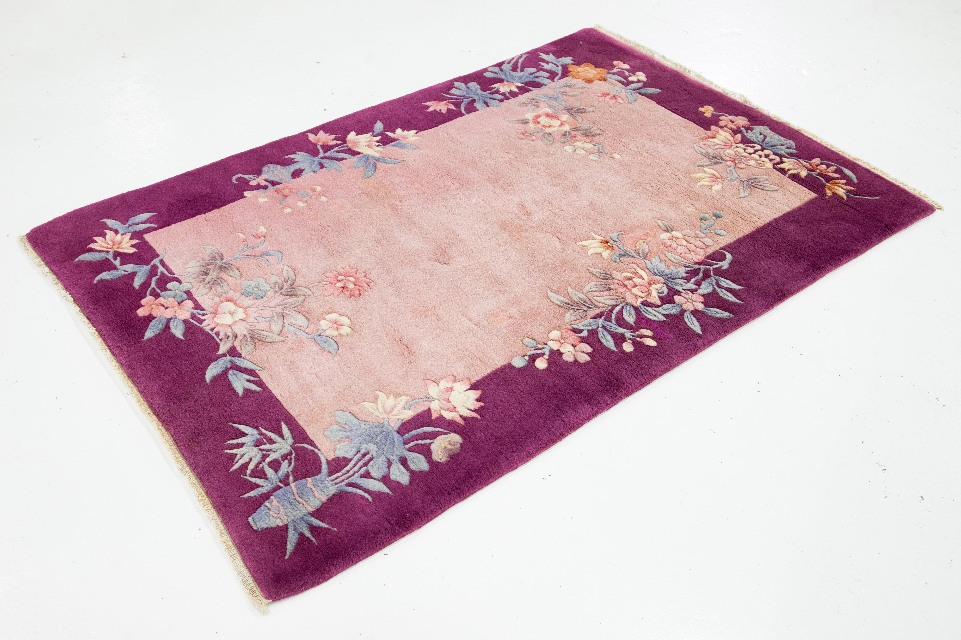 4 x 6 antiker chinesischer Art-Déco-Teppich aus rosa Wolle mit floralem Design (Art déco) im Angebot