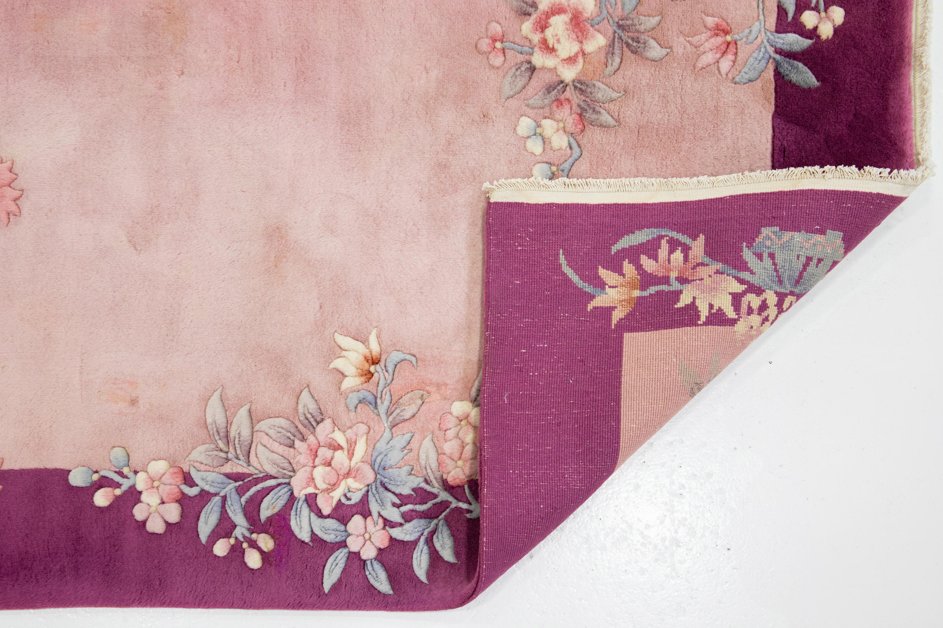 4 x 6 antiker chinesischer Art-Déco-Teppich aus rosa Wolle mit floralem Design (Handgeknüpft) im Angebot