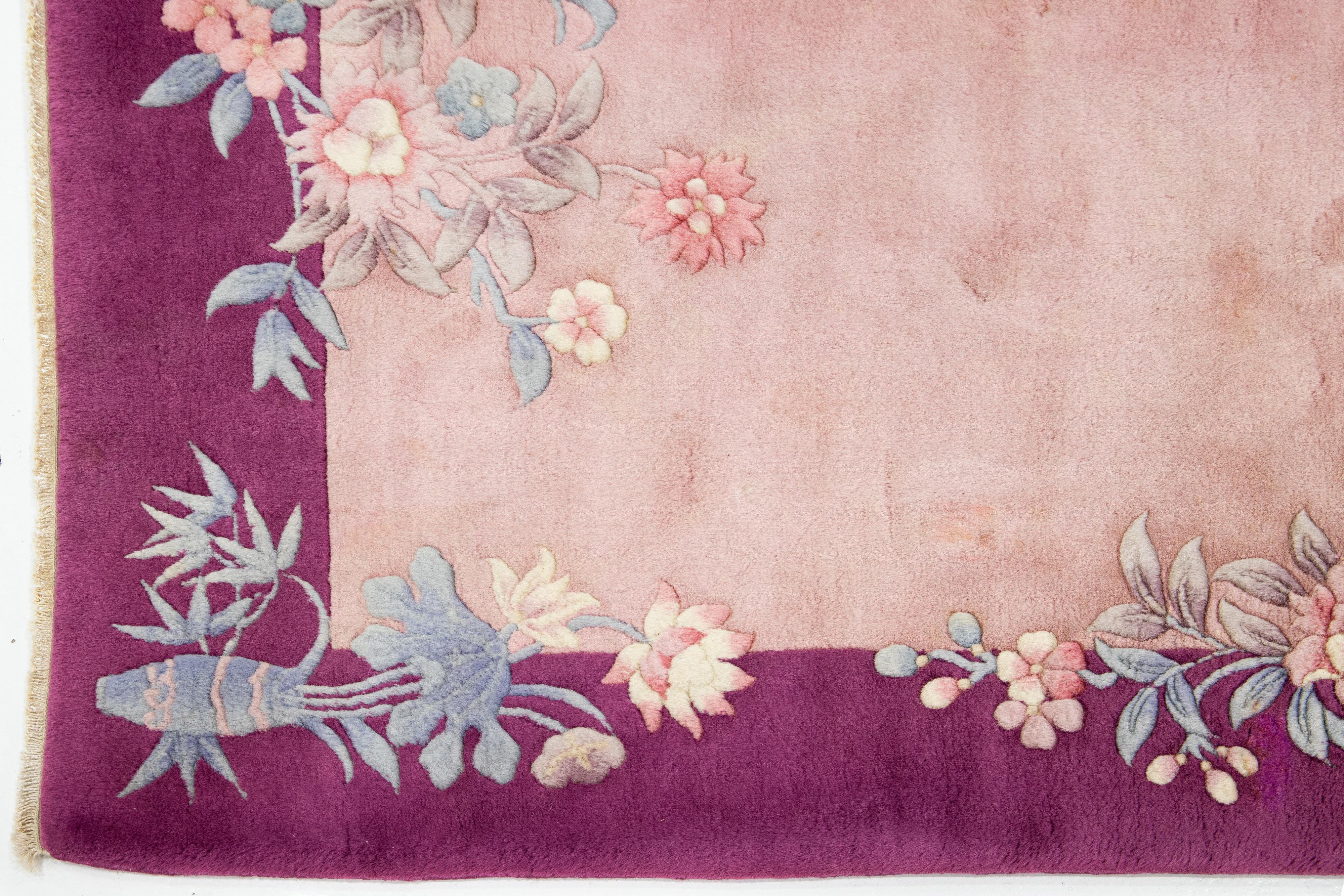 4 x 6 antiker chinesischer Art-Déco-Teppich aus rosa Wolle mit floralem Design (20. Jahrhundert) im Angebot