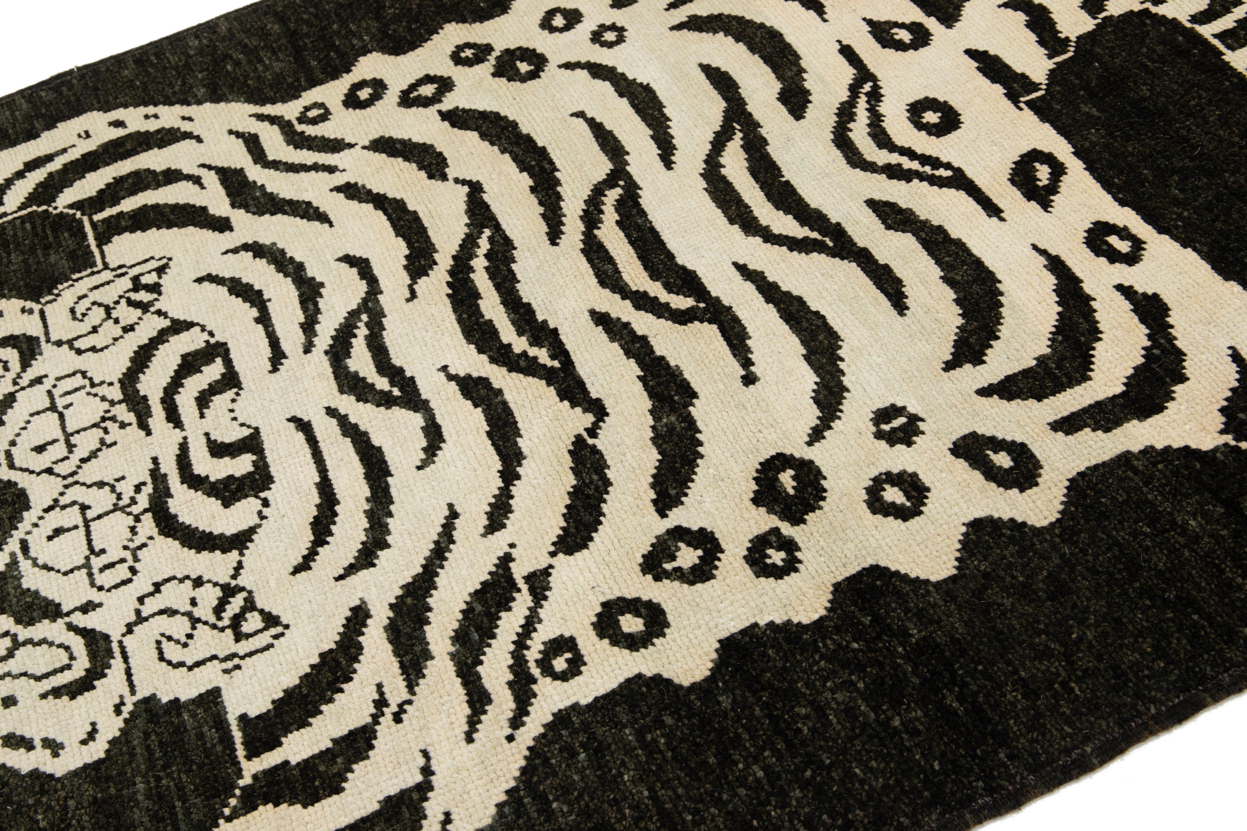 4 x 6 Handmade Black Modern Wool Rug Pictorial Designed  In New Condition For Sale In Norwalk, CT