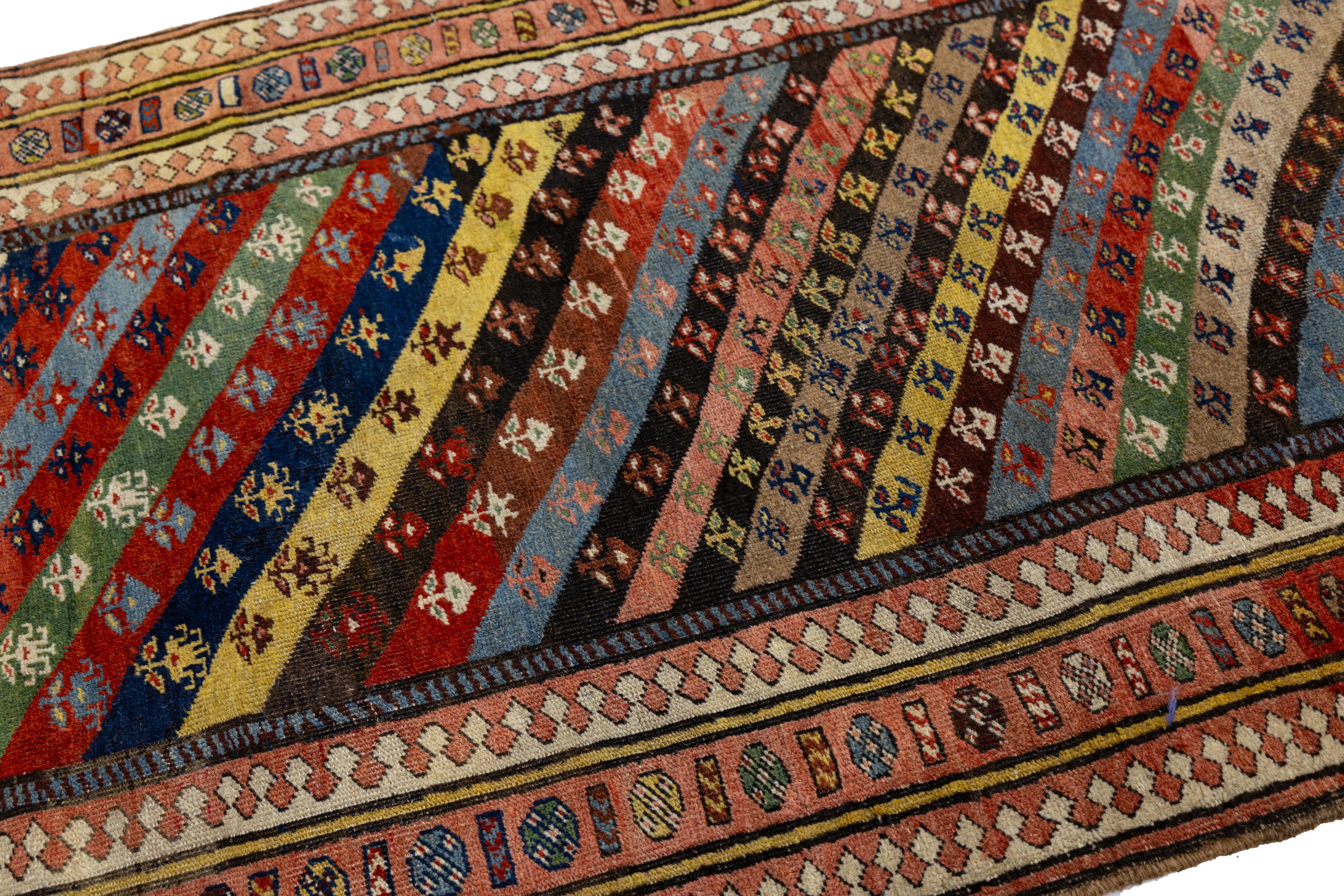 Noué à la main 4 x 9 Ancien tapis persan en laine Afshar fait à la main avec motif multicolore Allover en vente