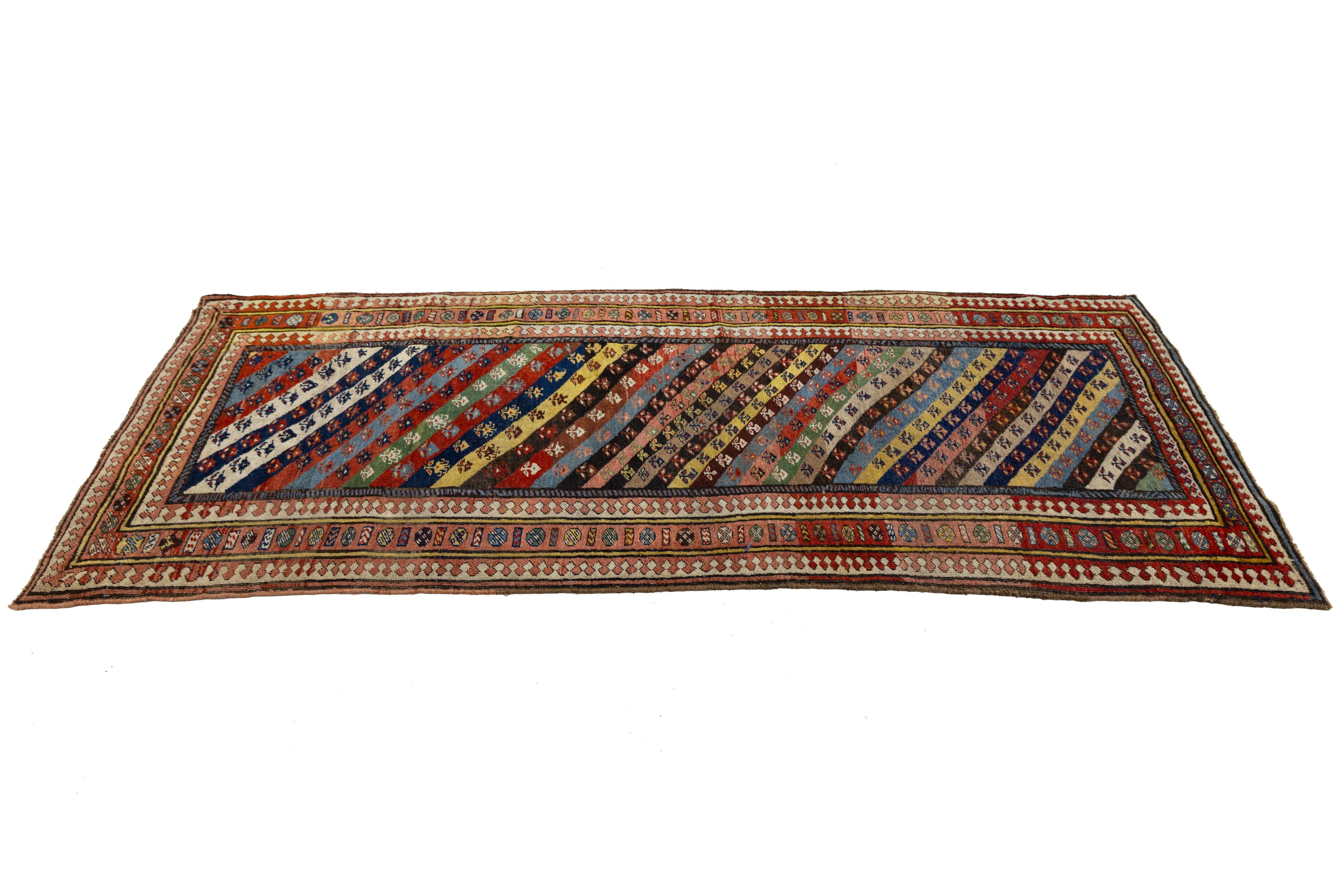 4 x 9 Ancien tapis persan en laine Afshar fait à la main avec motif multicolore Allover Bon état - En vente à Norwalk, CT