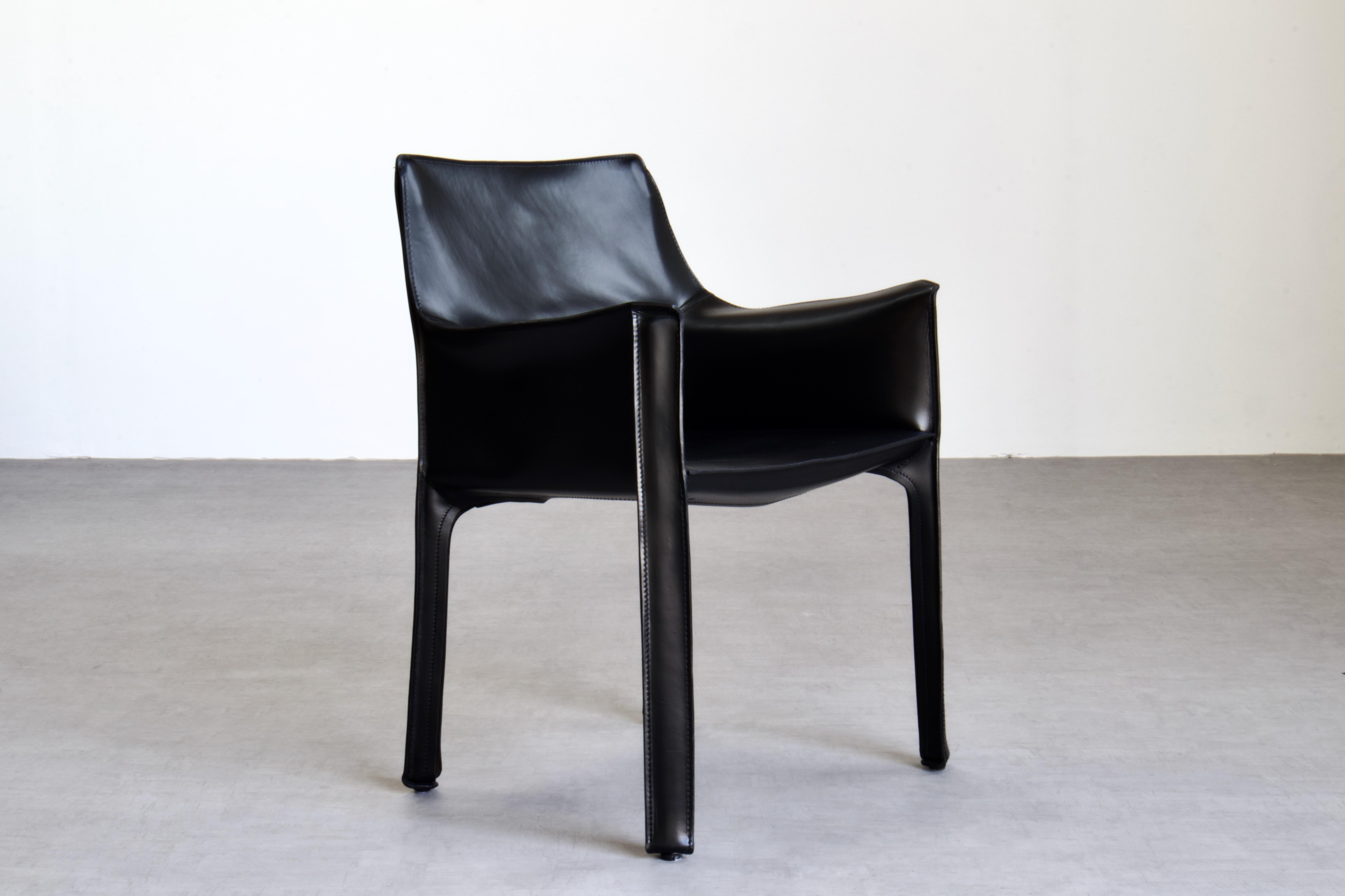 Mid-Century Modern 4 x CAB 413 Armchairs & 6 x CAB 412 chairs in Black Leather for Cassina, Italy For Sale