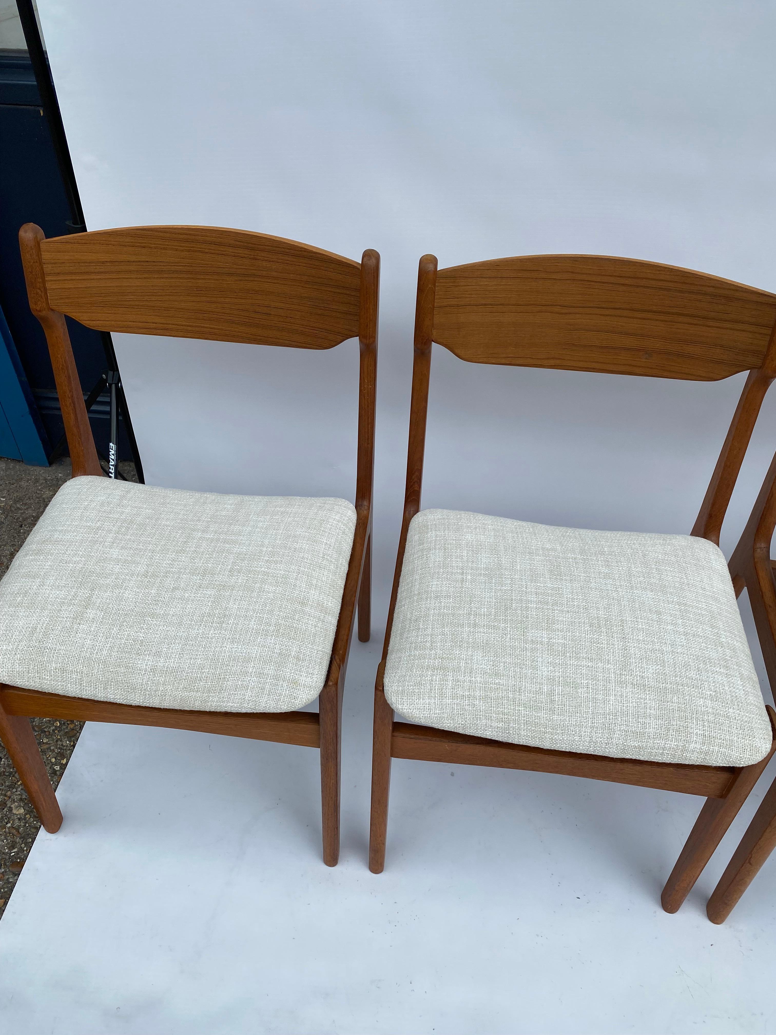 Metà XX secolo 4 x Erik Buch Sedie da pranzo in teak del MidCentury Danese Scandinavo Imbottite 1960 in vendita