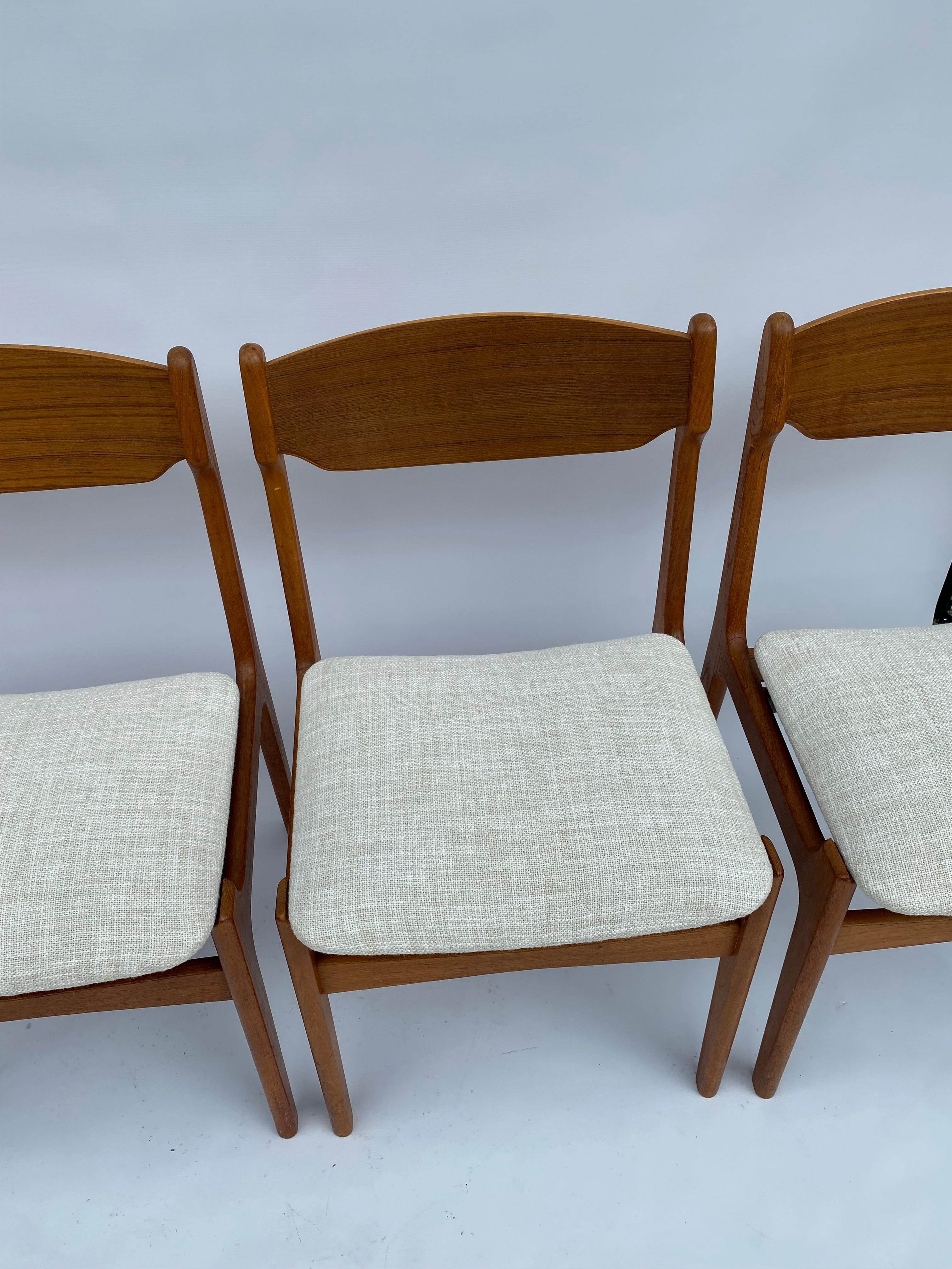 Tessuto 4 x Erik Buch Sedie da pranzo in teak del MidCentury Danese Scandinavo Imbottite 1960 in vendita