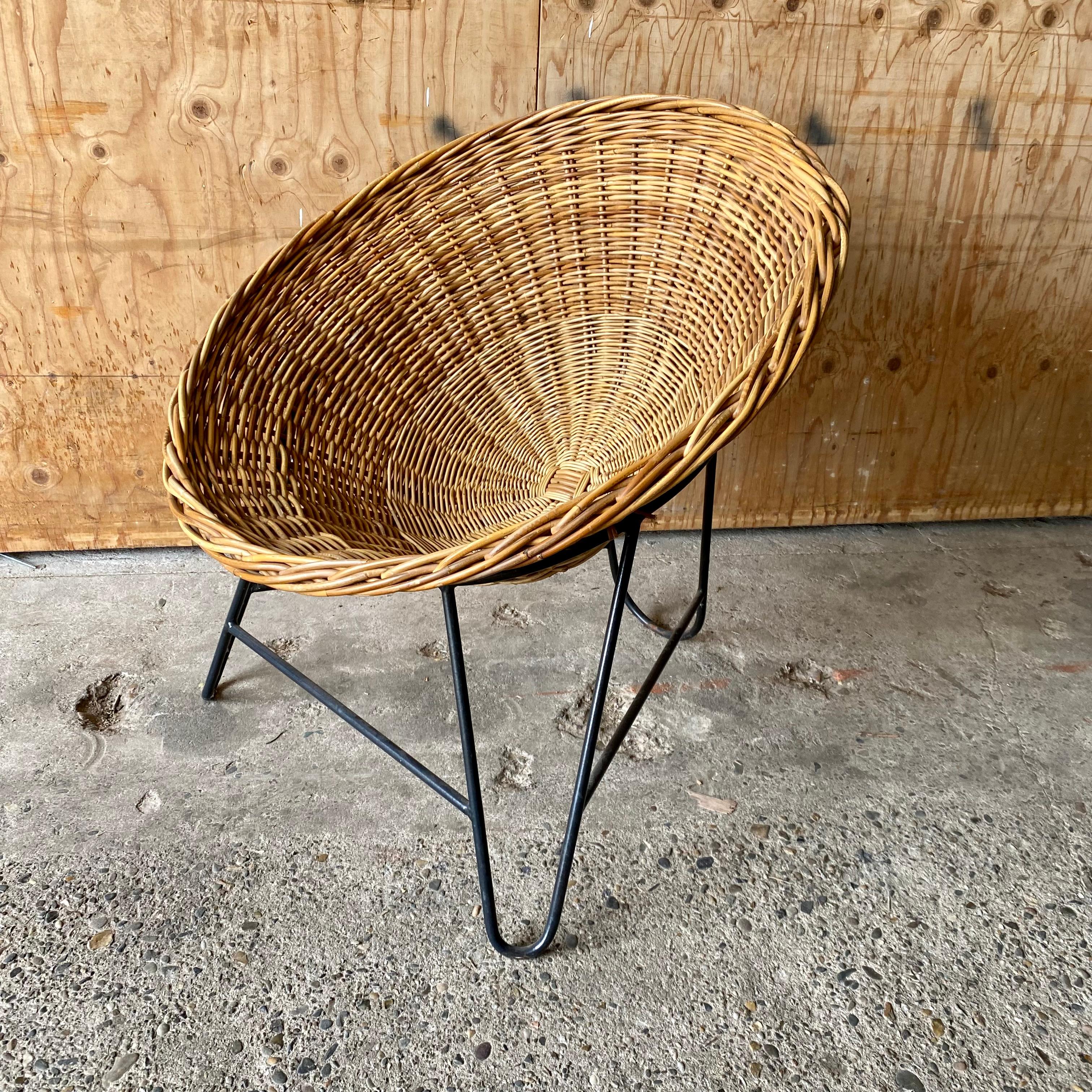 4 x Mathieu Matégot Lounge-Stühle aus Korbgeflecht, Frankreich 1950 im Zustand „Gut“ im Angebot in DE MEERN, NL