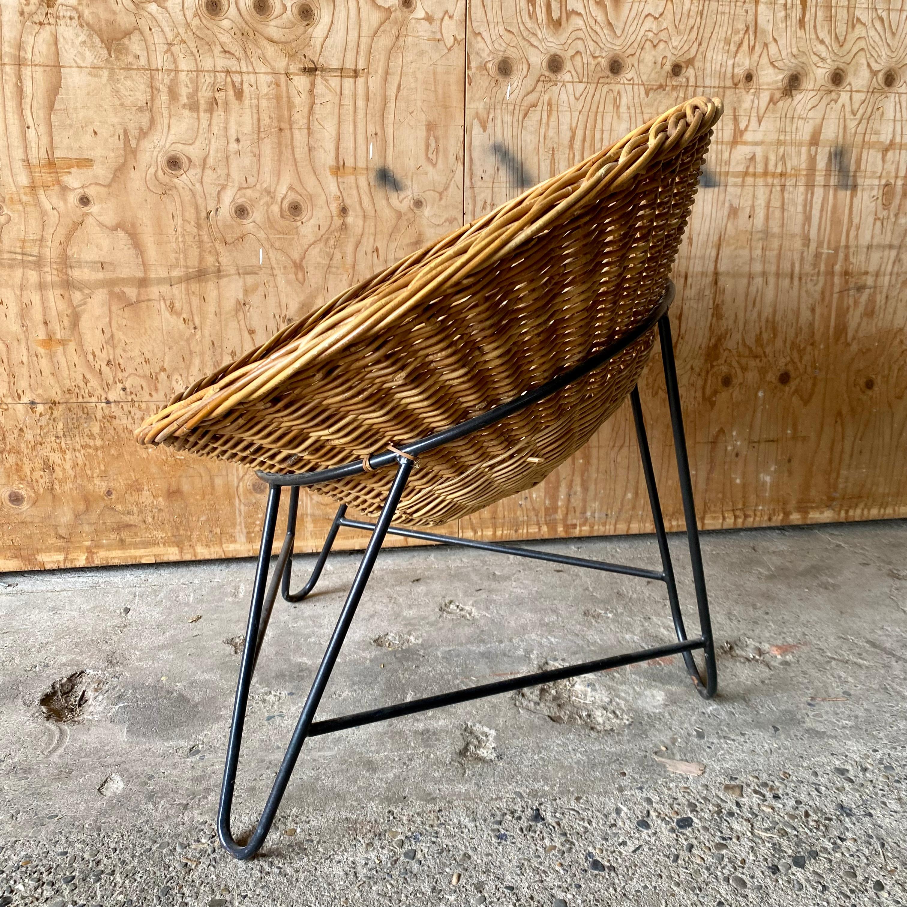 4 x Mathieu Matégot Lounge-Stühle aus Korbgeflecht, Frankreich 1950 (Metall) im Angebot