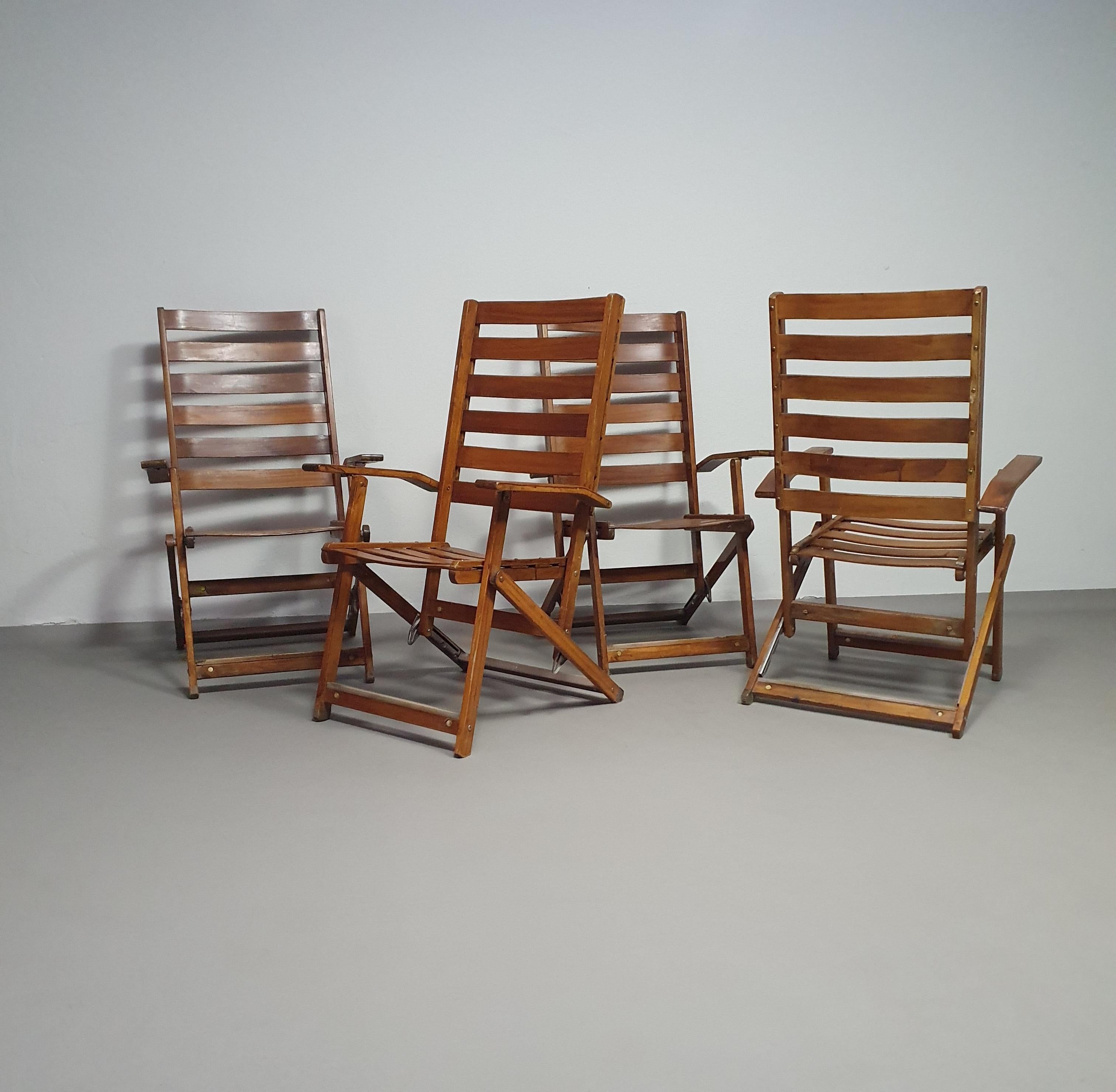 Declining Folding seating set by Ico Parisi by Fratelli Reguitti.

4 x Reclining and folding armchairs / table manufactured by Fratelli Reguitti and designed by Ico Parisi, mid-1960s

Made of beech wood, it measures 103 cm in height, 63 cm in width,